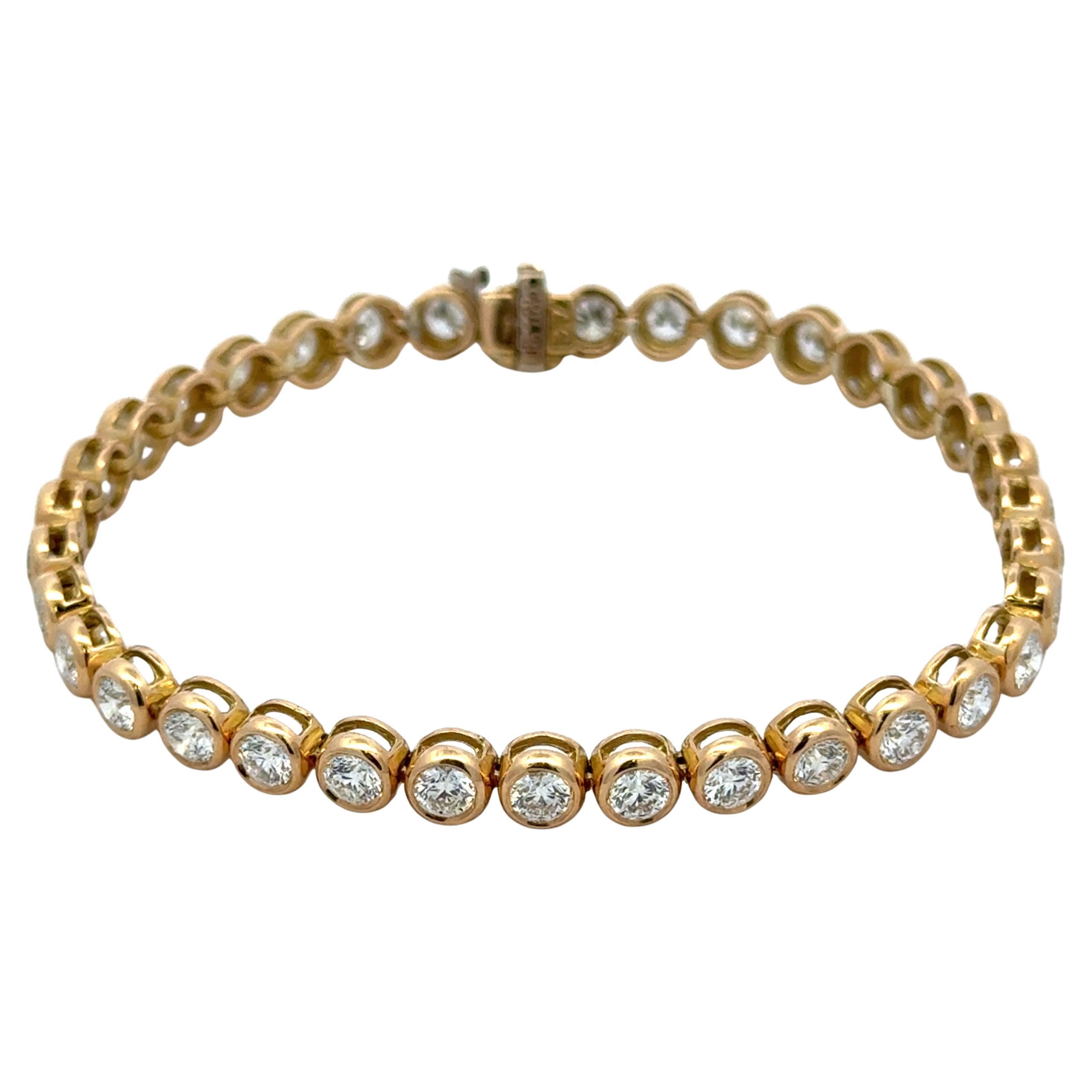Taglio rotondo Bracciale da tennis con lunetta di diamanti tondi e brillanti 5,70 carati in oro giallo 18 carati in vendita