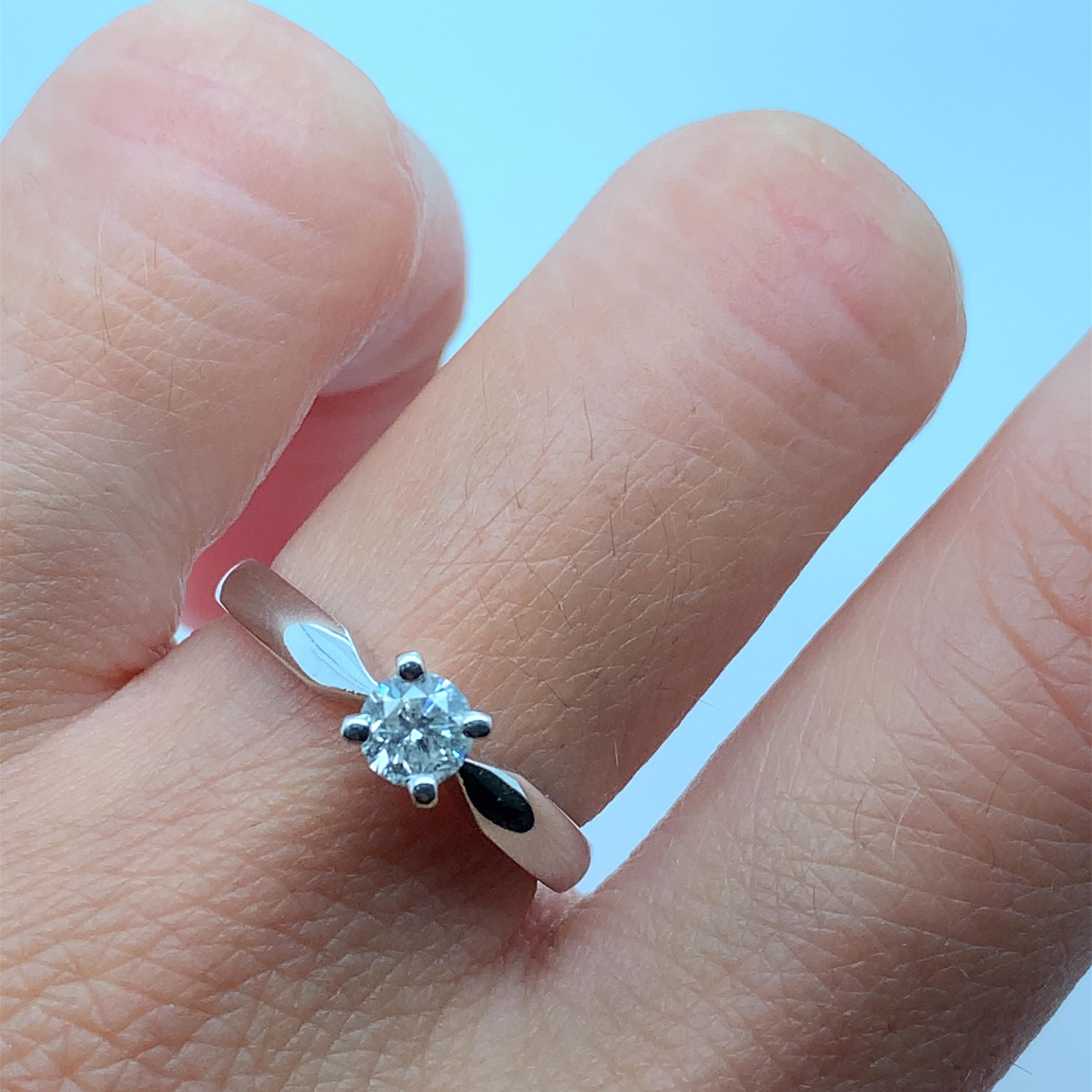 
0.25ct Diamond Ring 18k White Gold Beautiful engagement ring.

Diamond total weight 0.25ct.

Diamond F colour VS1 clarity.

Theb ring can be resized.

Hallmarked.

Size L. 
Made in London

Box and valuation included.
This exquisite 0.25ct diamond