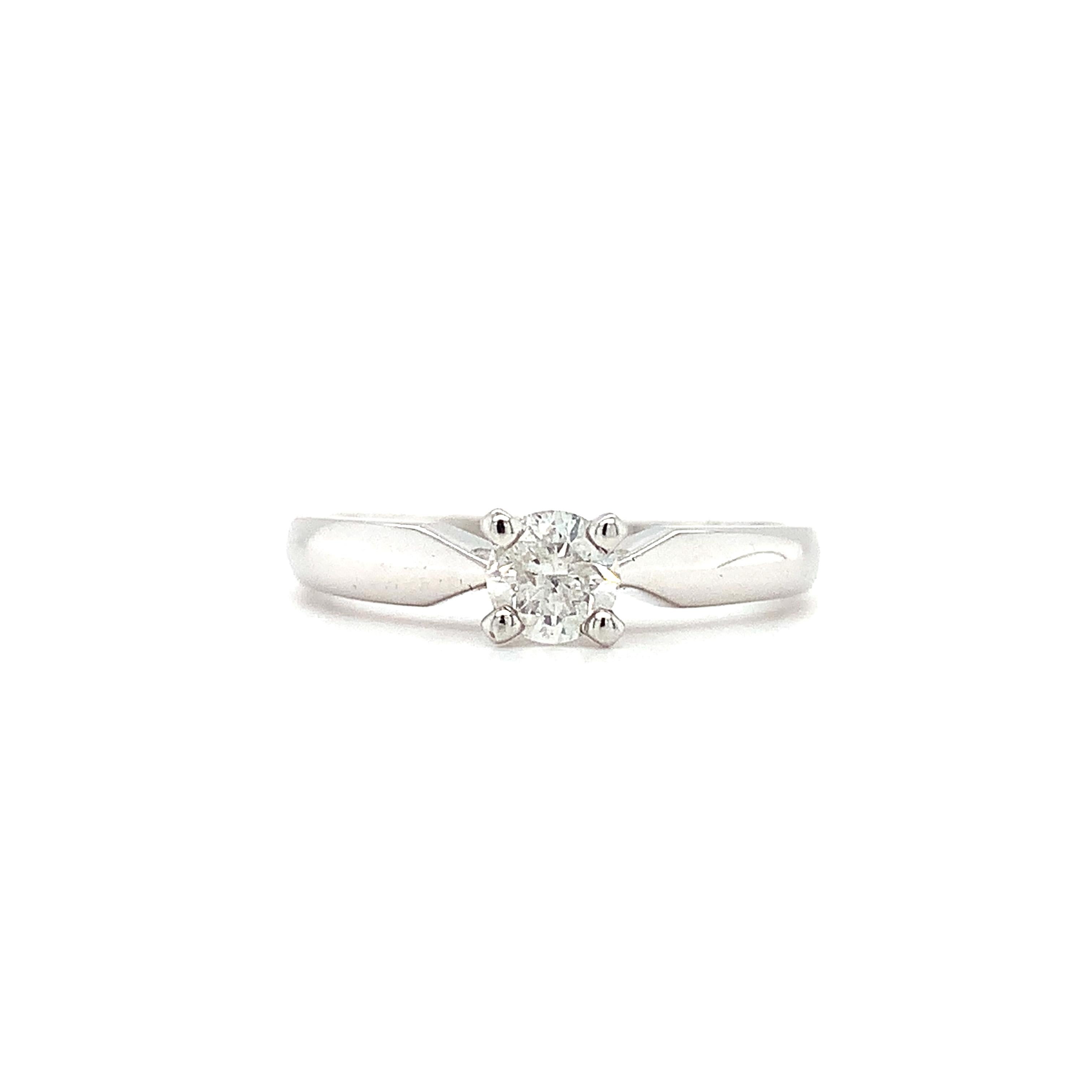 Modern Round brilliant diamond classic solitaire engagement ring 18k white gold For Sale