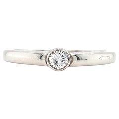 Round brilliant diamond classic solitaire engagement ring 18k white gold