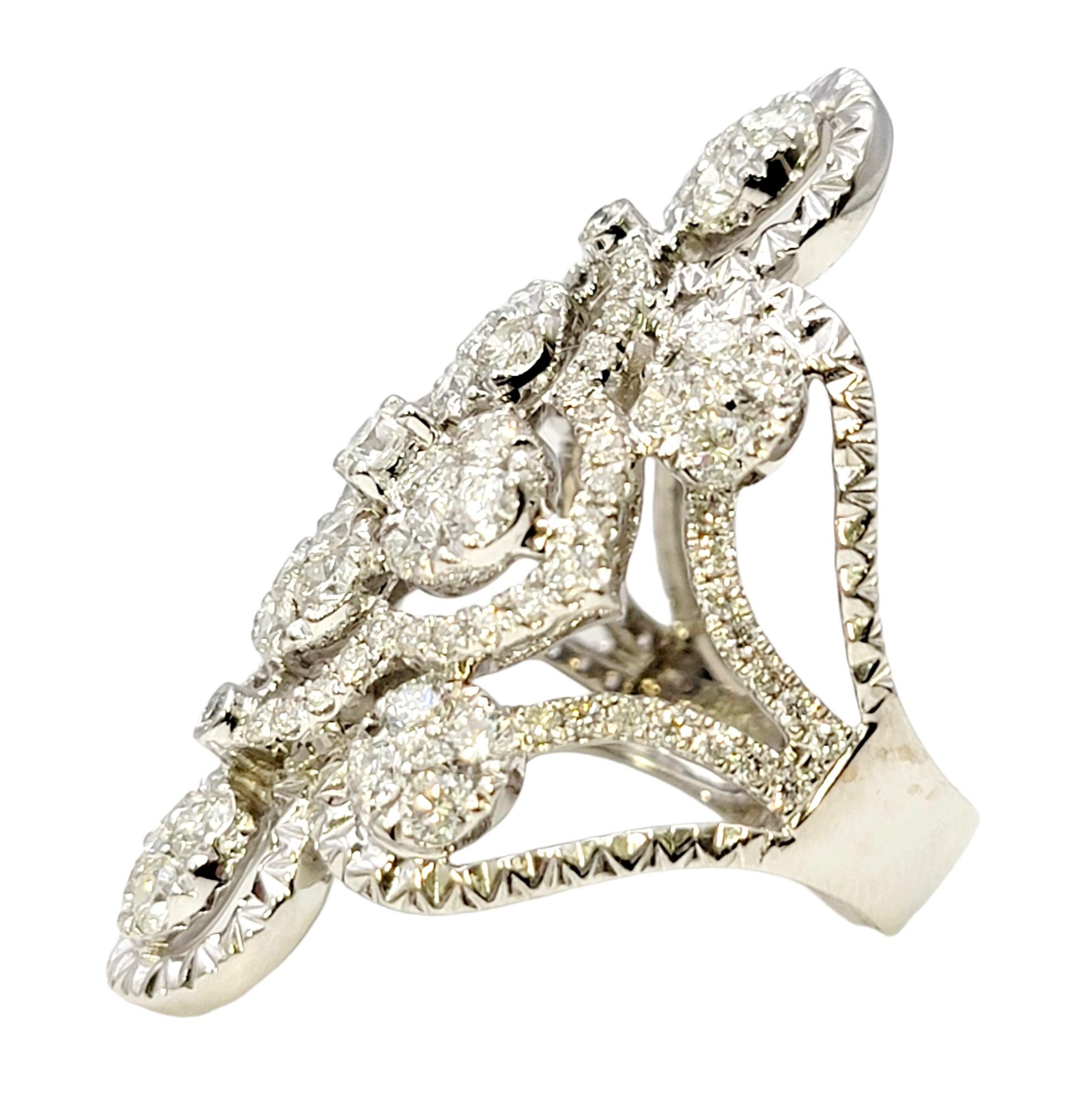 Runder Brillant-Diamant-Cluster-Cocktailring mit länglichem Schaft F-G / VVS-VS im Zustand „Hervorragend“ im Angebot in Scottsdale, AZ