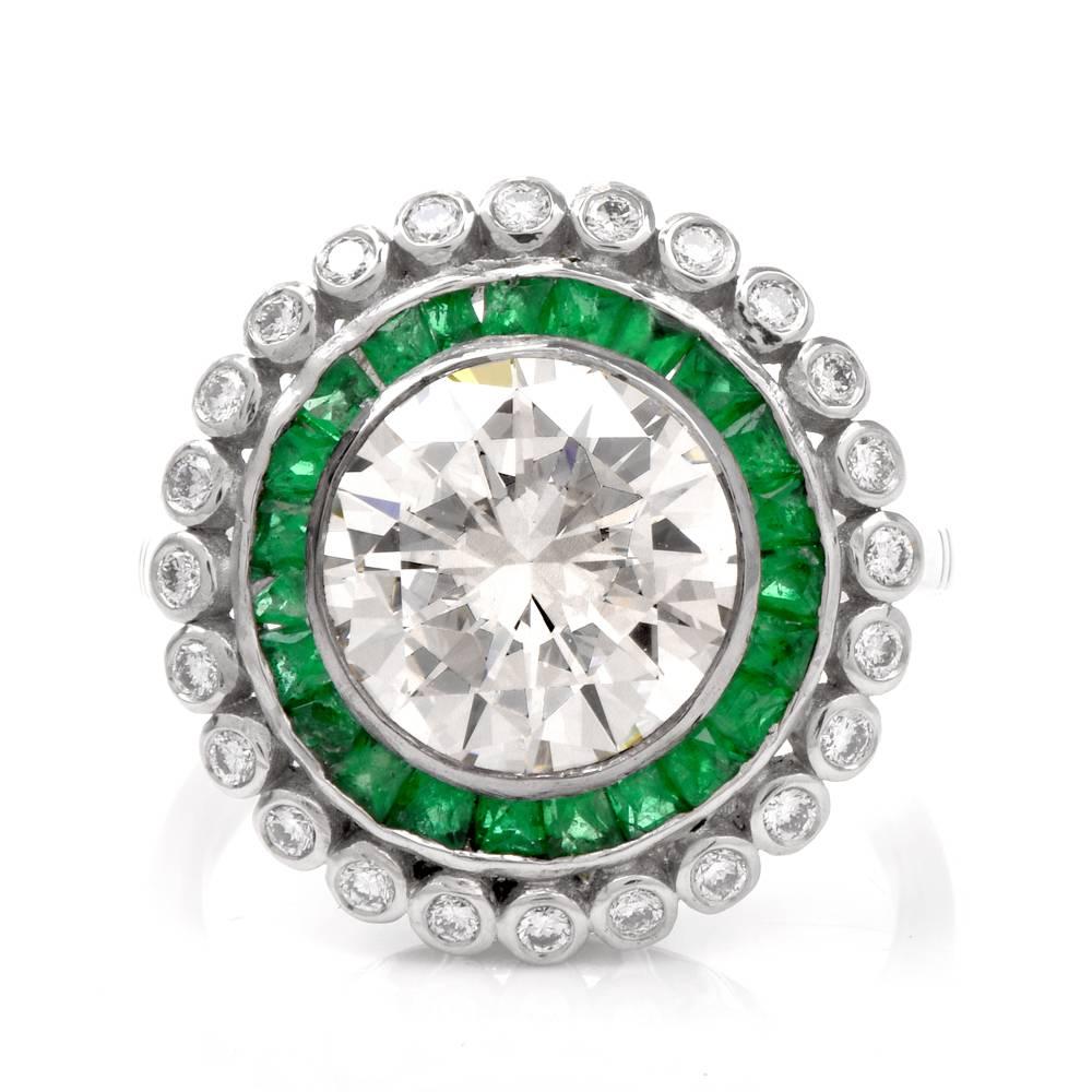 Round Brilliant Diamond Emerald Platinum Engagement Ring In Excellent Condition In Miami, FL