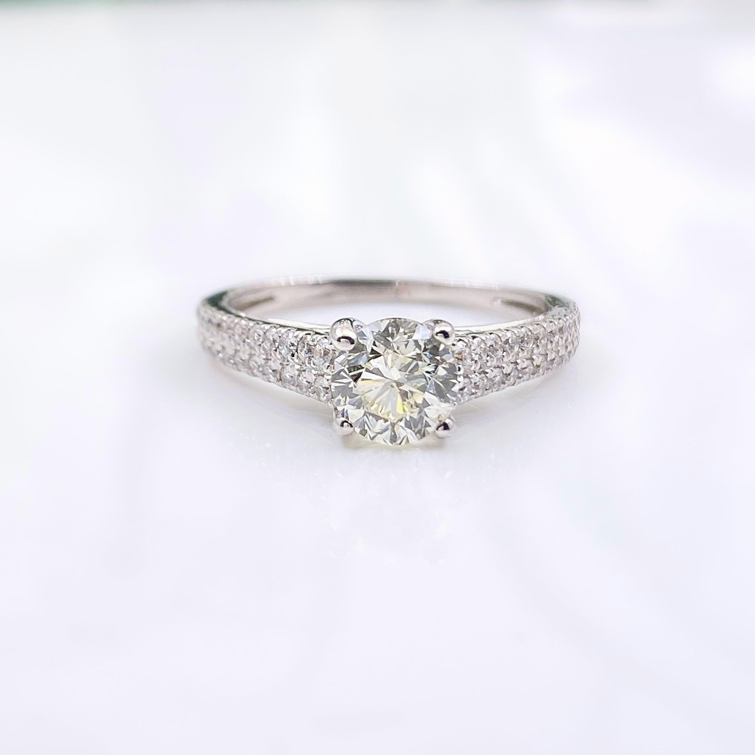 Round Brilliant Diamond Engagement Ring 1.40 Carat 18 Karat Gold For Sale 4