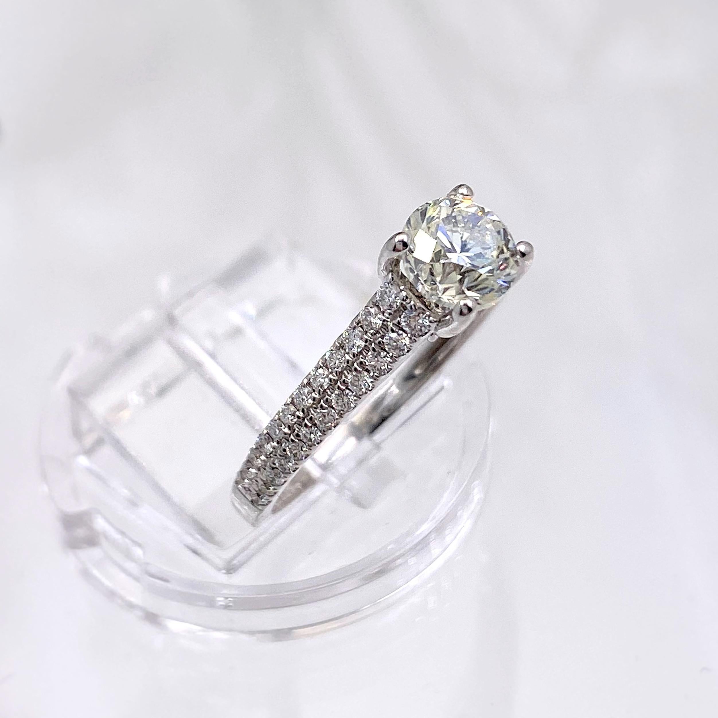 Round Brilliant Diamond Engagement Ring 1.40 Carat 18 Karat Gold For Sale 6