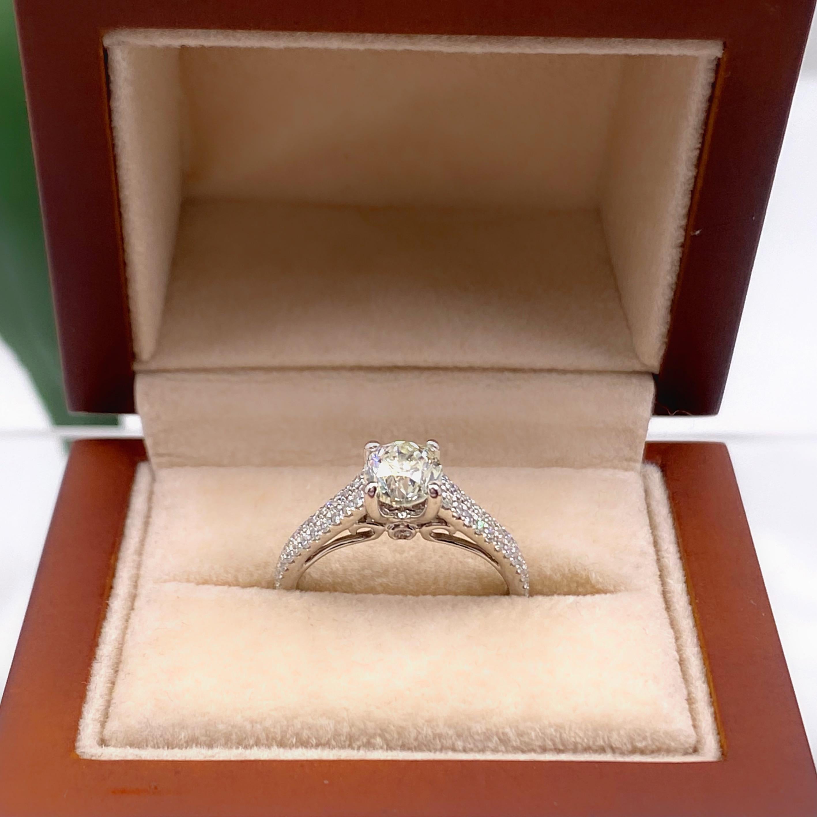 Round Cut Round Brilliant Diamond Engagement Ring 1.40 Carat 18 Karat Gold For Sale