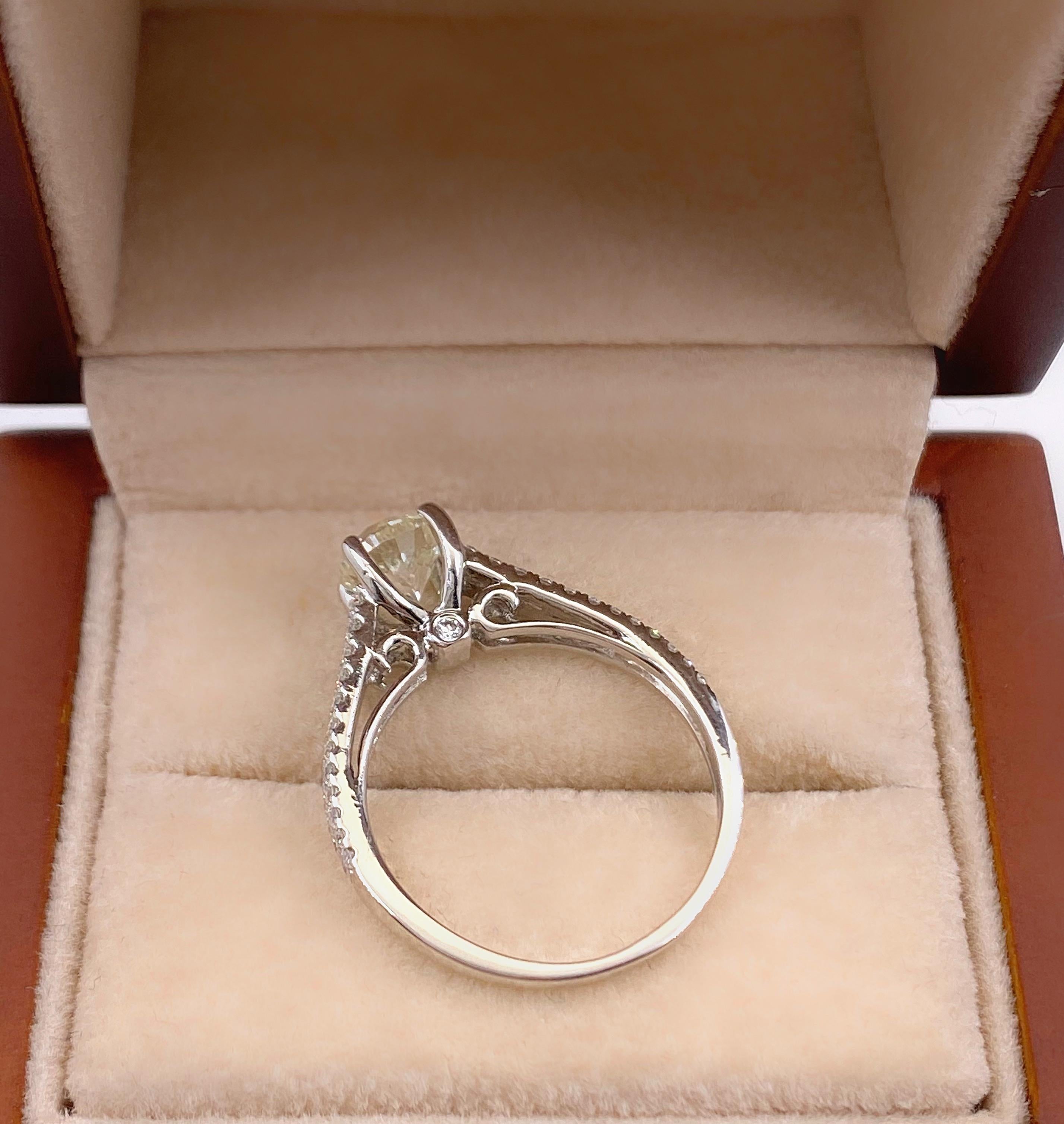 Women's or Men's Round Brilliant Diamond Engagement Ring 1.40 Carat 18 Karat Gold For Sale
