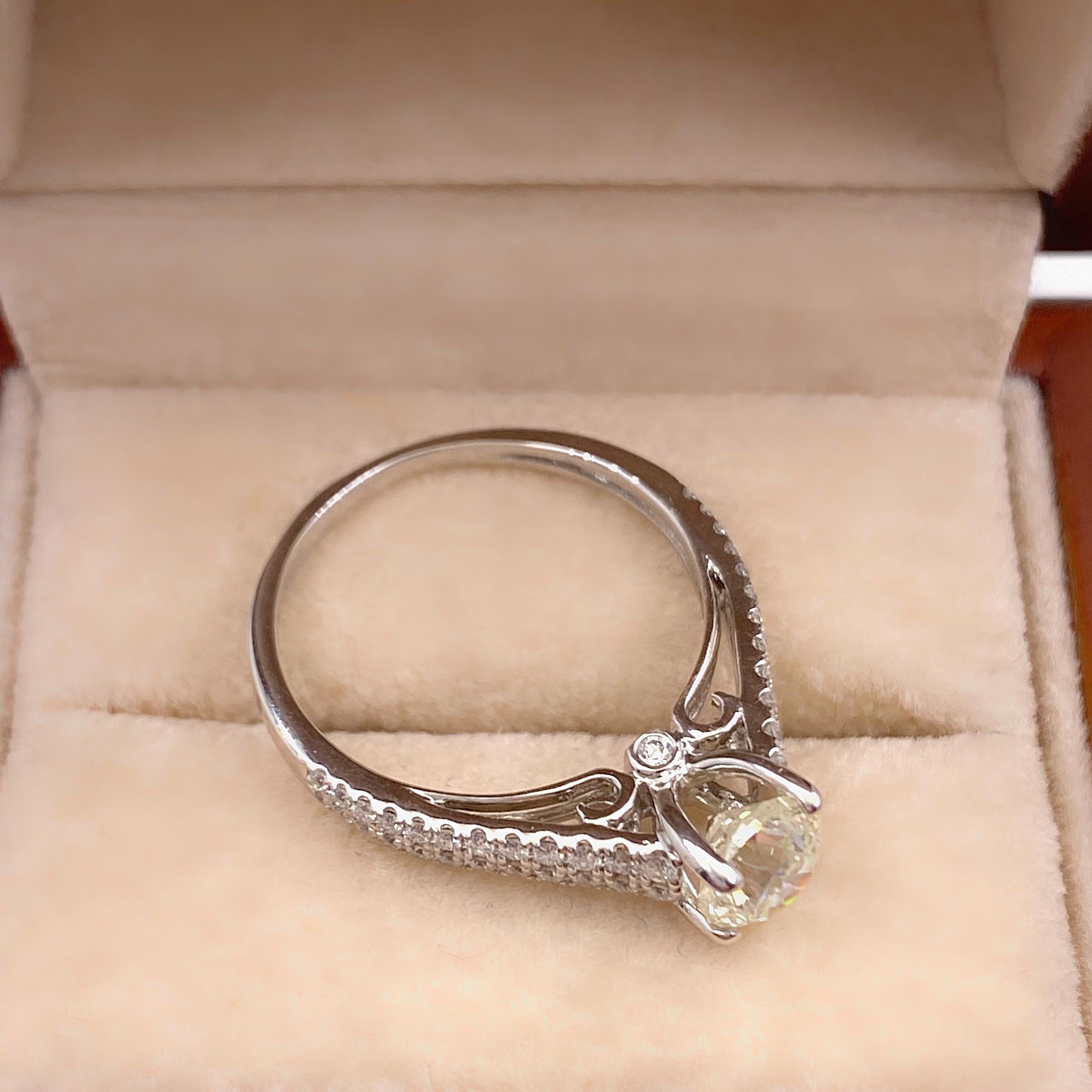 Round Brilliant Diamond Engagement Ring 1.40 Carat 18 Karat Gold For Sale 1