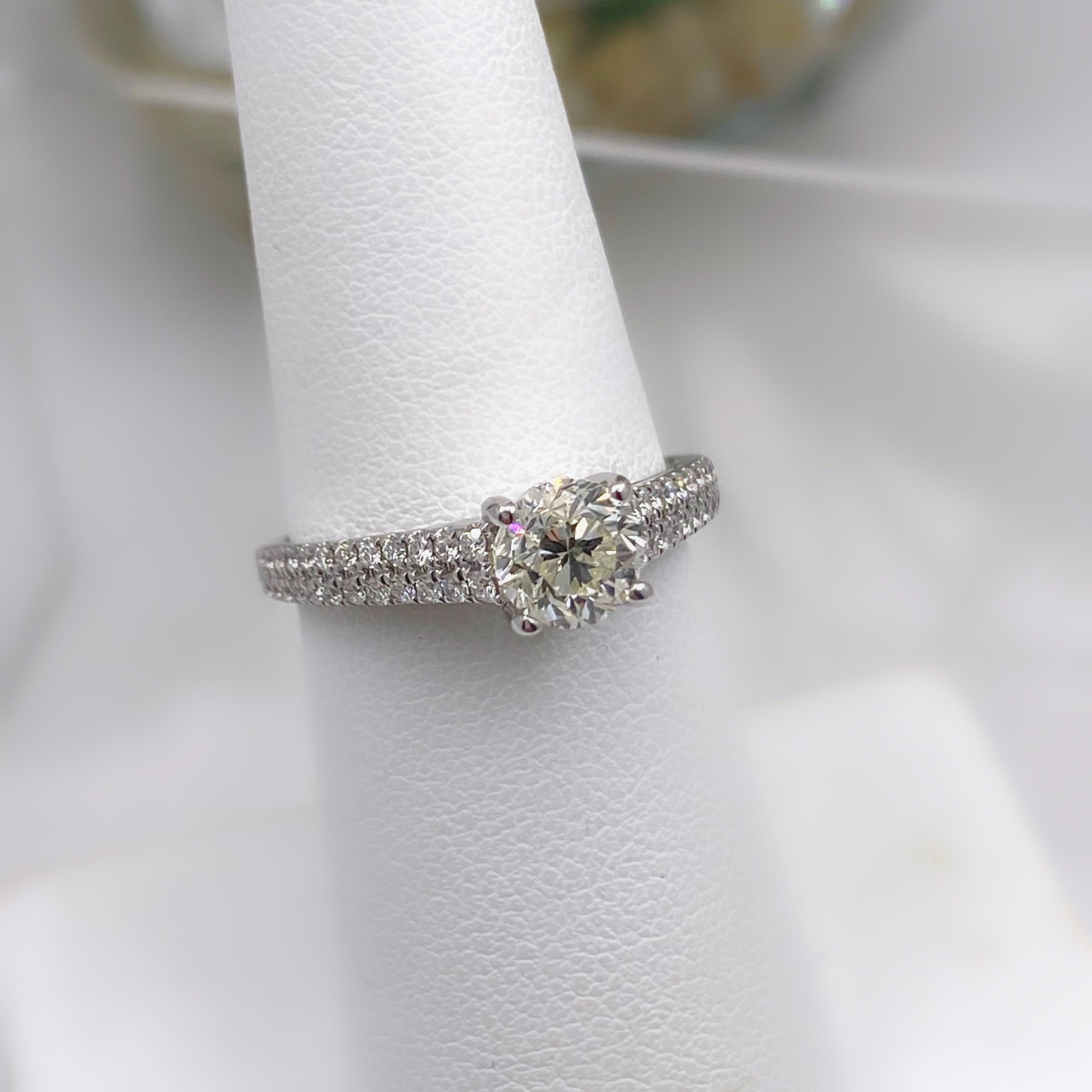 Round Brilliant Diamond Engagement Ring 1.40 Carat 18 Karat Gold For Sale 3