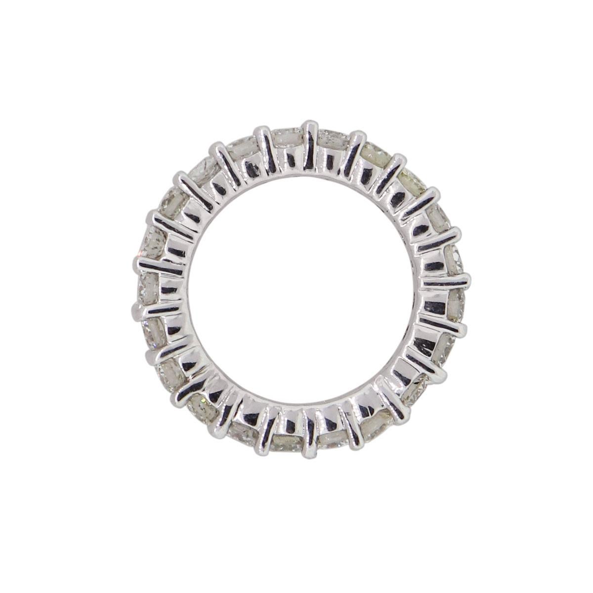 Material: 14k White Gold
Diamond Details: Approx. 2.25ctw of round cut diamonds. Diamonds are G/H in color and VS in clarity
Ring Size: 4.75
Ring Measurements: 0.91″ x 0.12″ x 0.91″
Total Weight: 4.7g (3dwt)
Additional Details: This item comes with