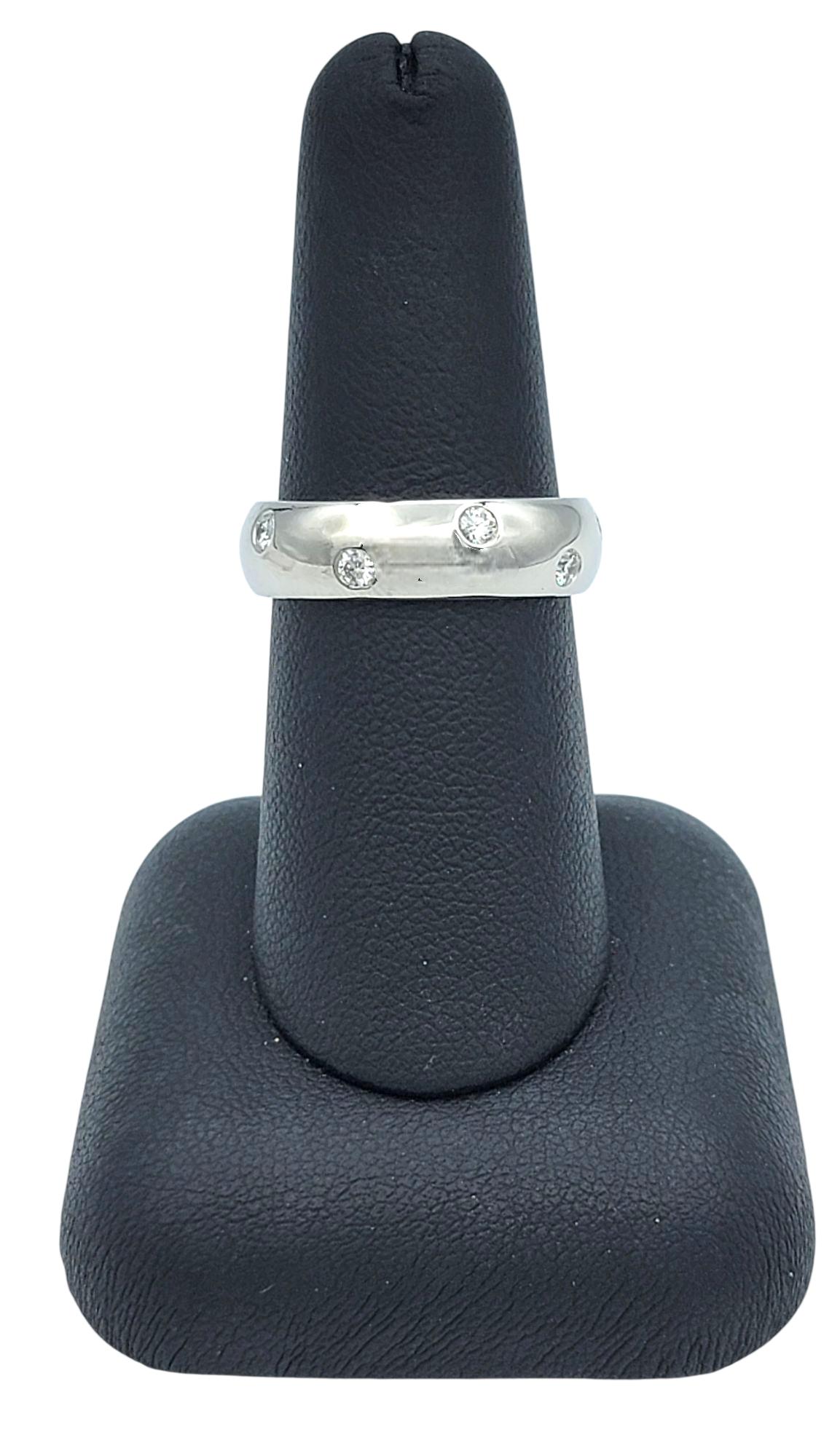 Round Brilliant Diamond Etoile Eternity Band Ring in Polished Platinum im Angebot 3