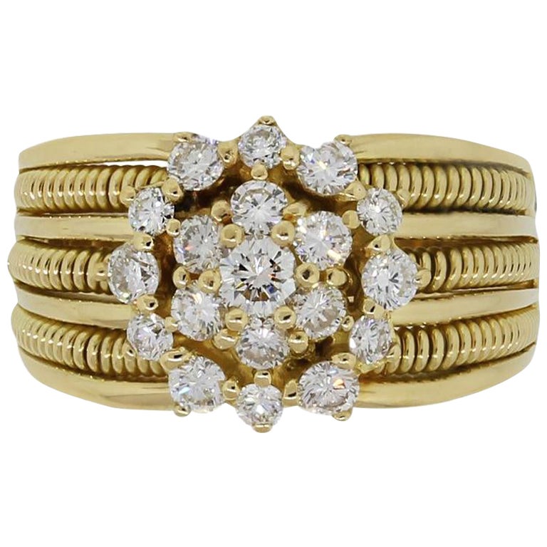Anillo Acanalado Flor Diamante Brillante Redondo