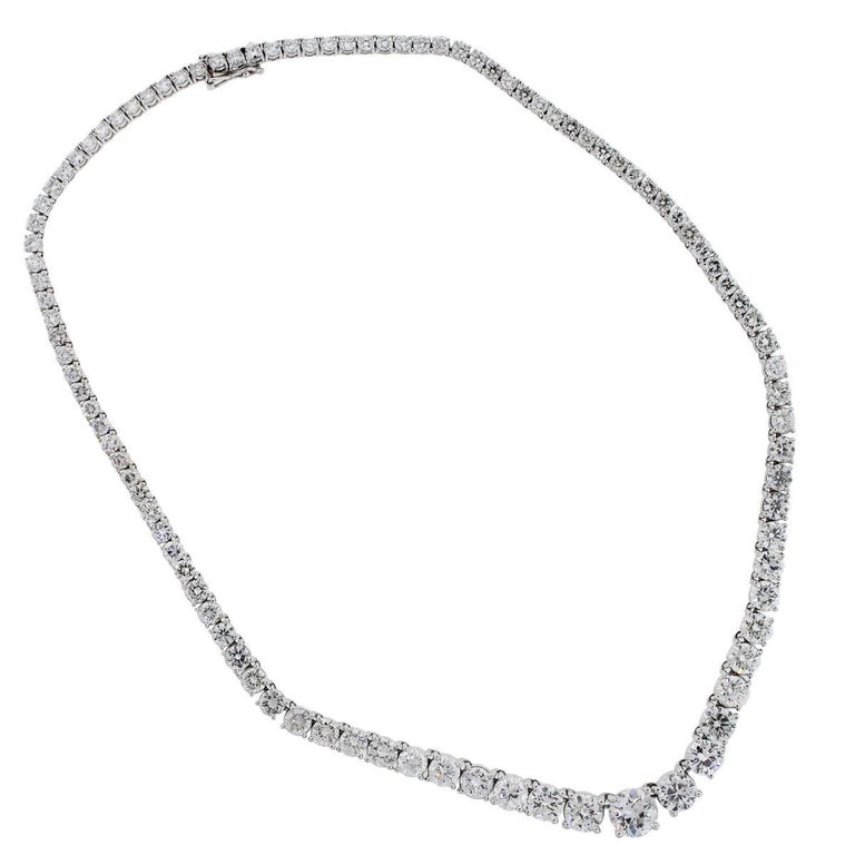 Round Brilliant Diamond Graduated Tennis Necklace For Sale at 1stDibs