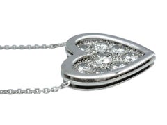 Collana con ciondolo a forma di cuore con diamante brillante rotondo in oro bianco, E-F / VS1