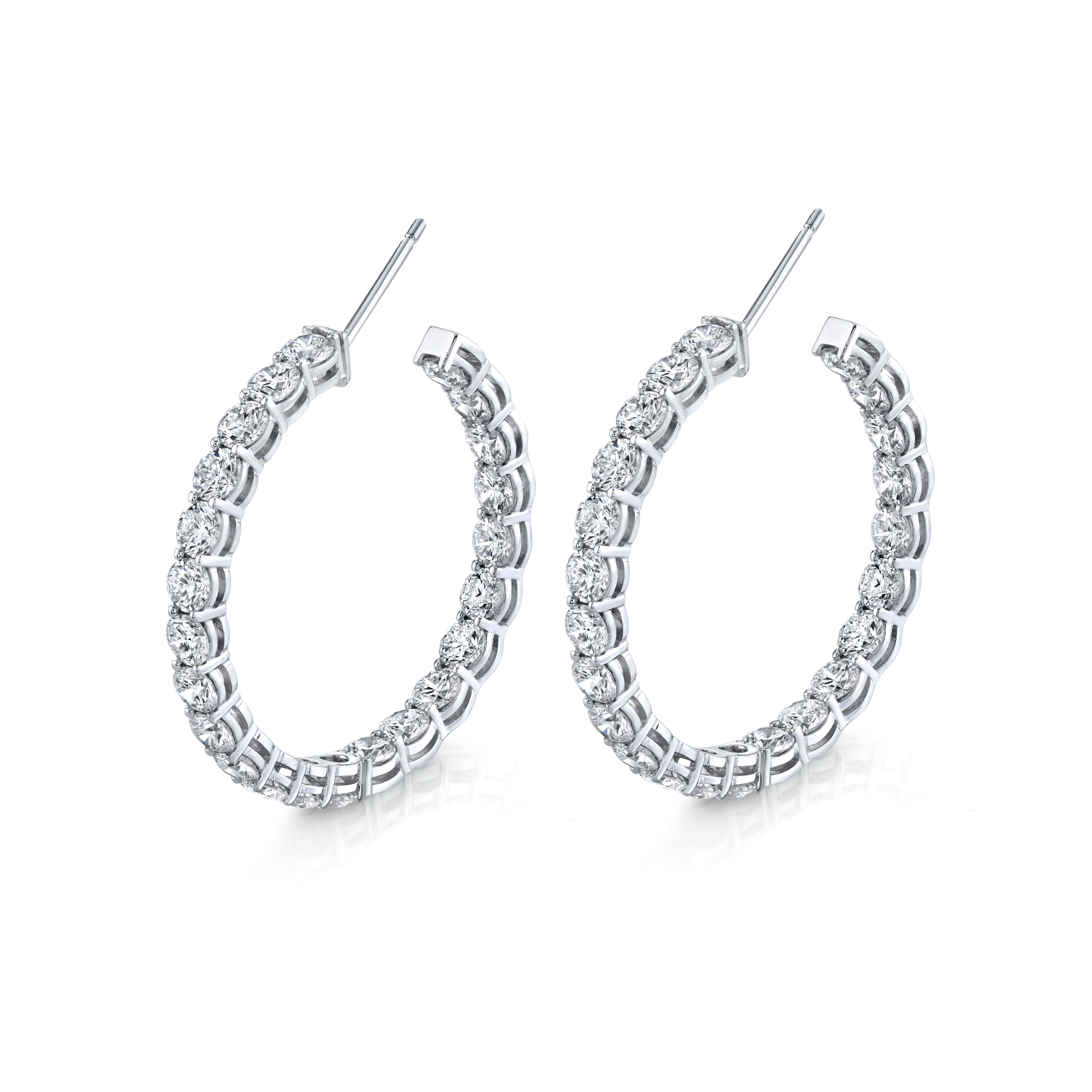 Orecchini a cerchio con diamante tondo Brilliante In condizioni Nuovo in vendita a Los Angeles, CA