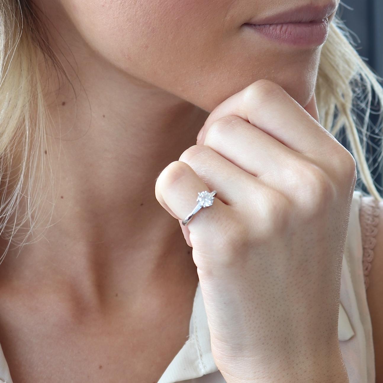 Women's Round Brilliant Diamond Platinum Engagement Ring