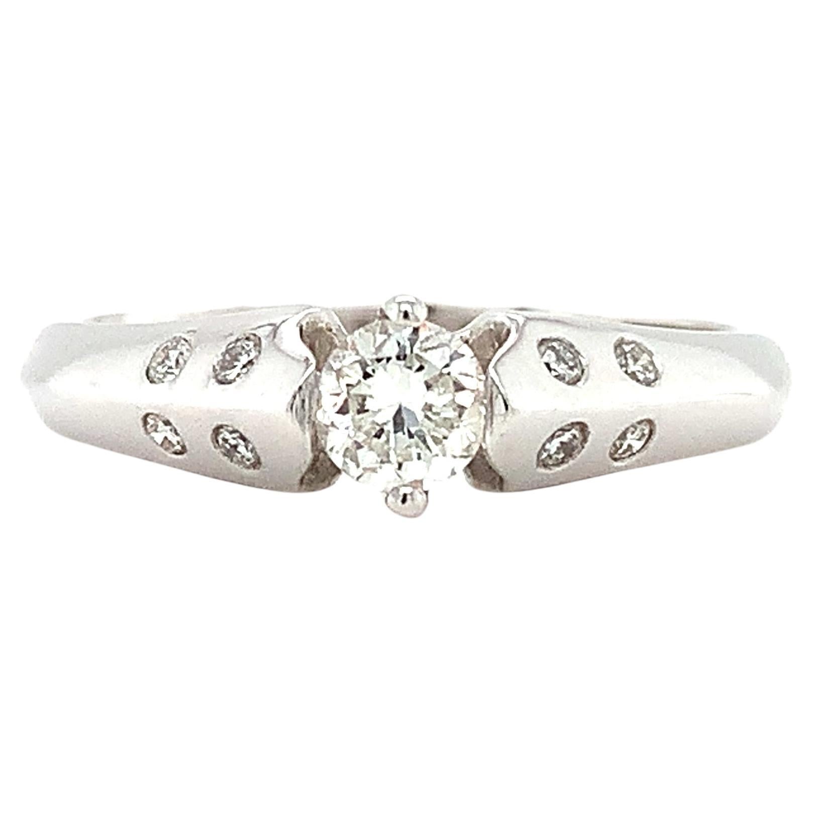Anillo de compromiso solitario de diamante brillante redondo 18k oro blanco