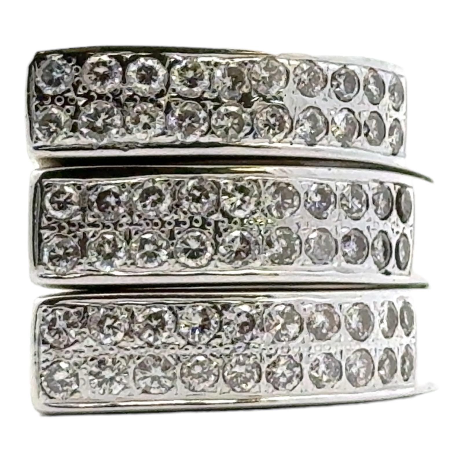 Round Brilliant Diamond Stacking Rings 14 Karat White Gold Set of Three In Excellent Condition For Sale In Boca Raton, FL