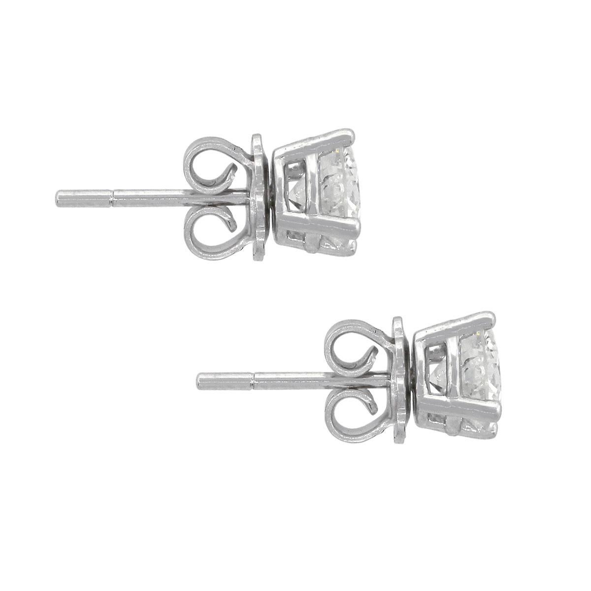 Material: 14k white gold
Diamond Details: Approx. 2.04ctw of round brilliant diamonds. Diamonds are G/H in color and SI-I in clarity
Measurements: 0.66″ x 0.21″ x 0.21″
Earrings Backs: Tension post
Total Weight: 2.5g (1.6dwt)
SKU: A30312448

