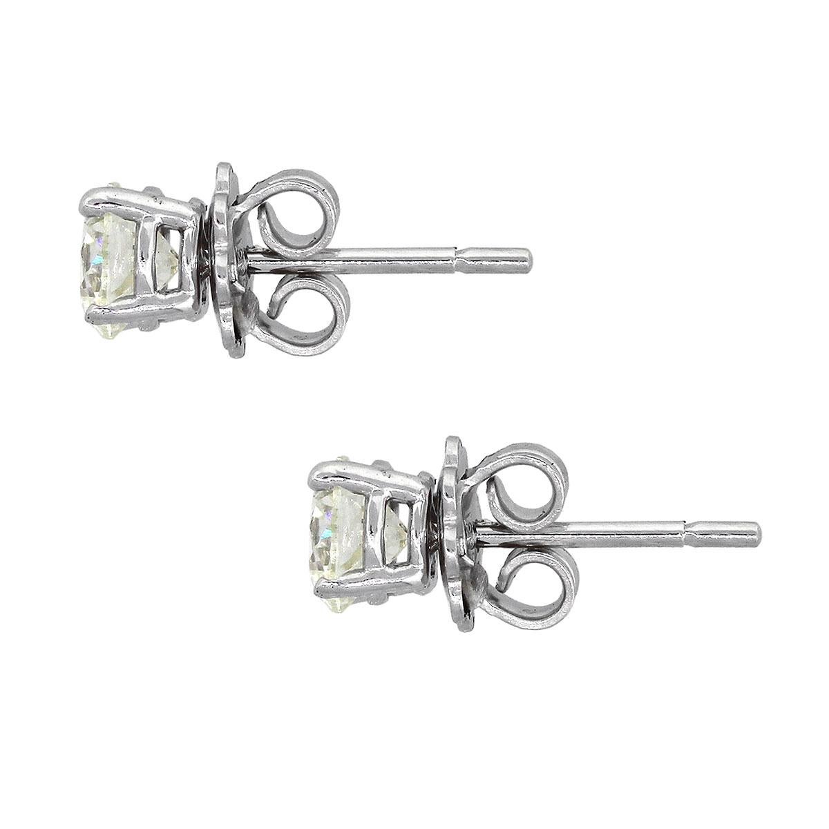 Material: 14k white gold
Diamond Details: Approx. 1.33ctw of round brilliant diamonds. Diamonds are G/H in color and SI-I in clarity
Measurements: 0.60″ x 0.22″ x 0.22″
Earrings Backs: Tension post
Total Weight: 2.1g (1.4dwt)
SKU: A30312445