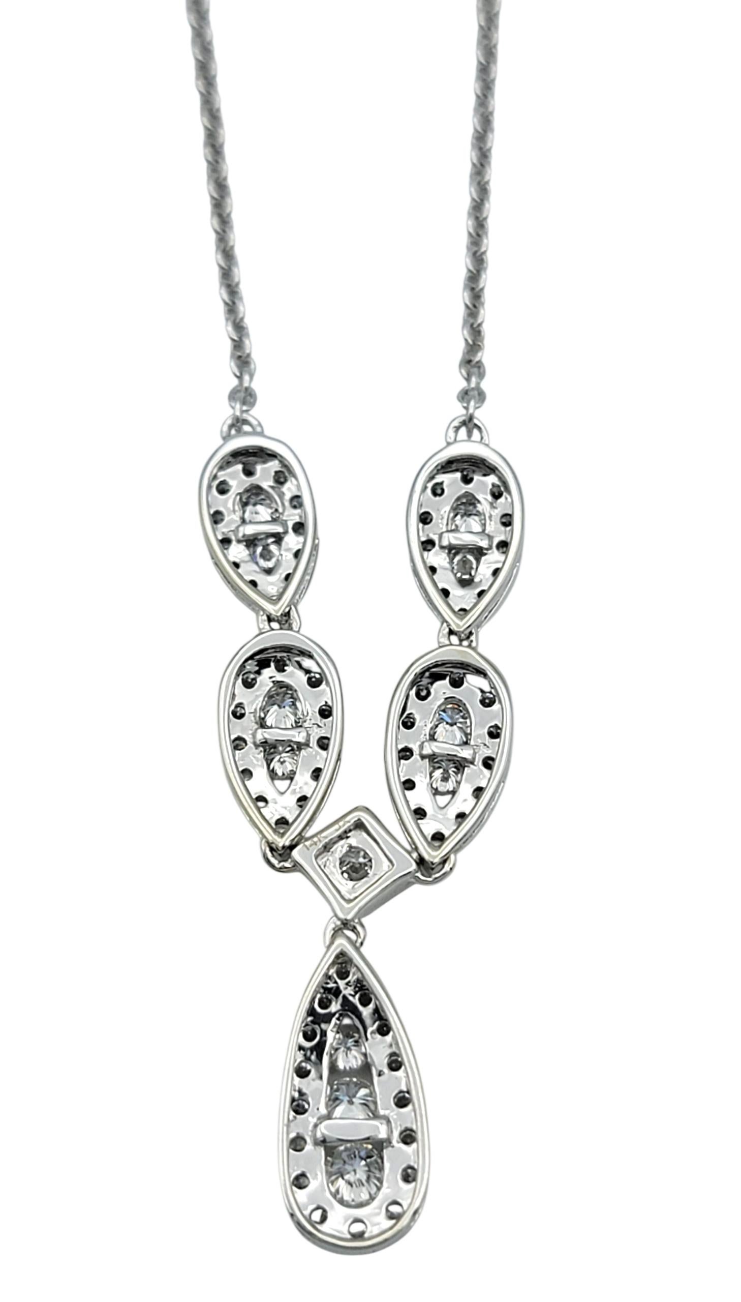 Collana a goccia con diamanti tondi e brillanti in oro bianco lucido 14 carati in vendita 2