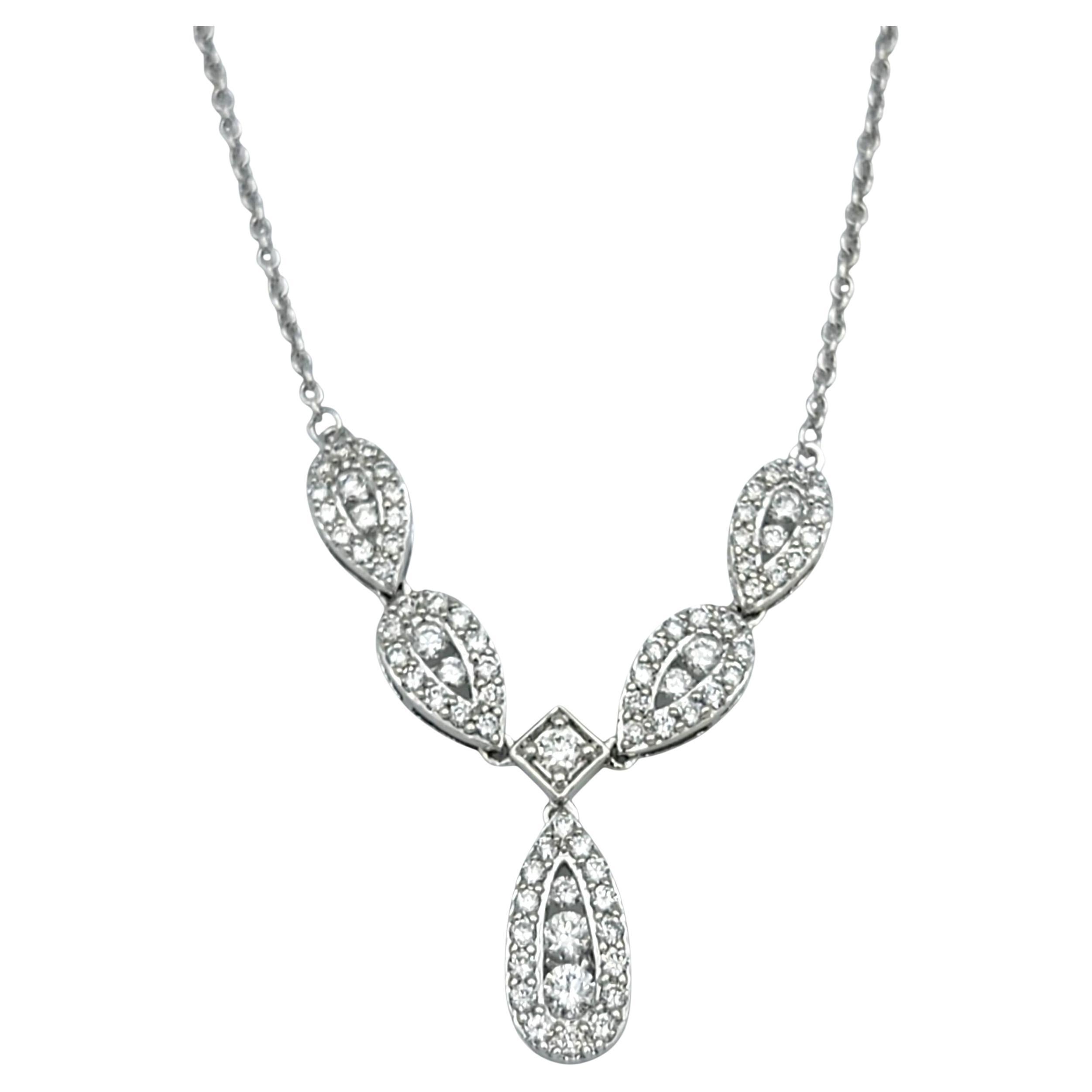Collana a goccia con diamanti tondi e brillanti in oro bianco lucido 14 carati