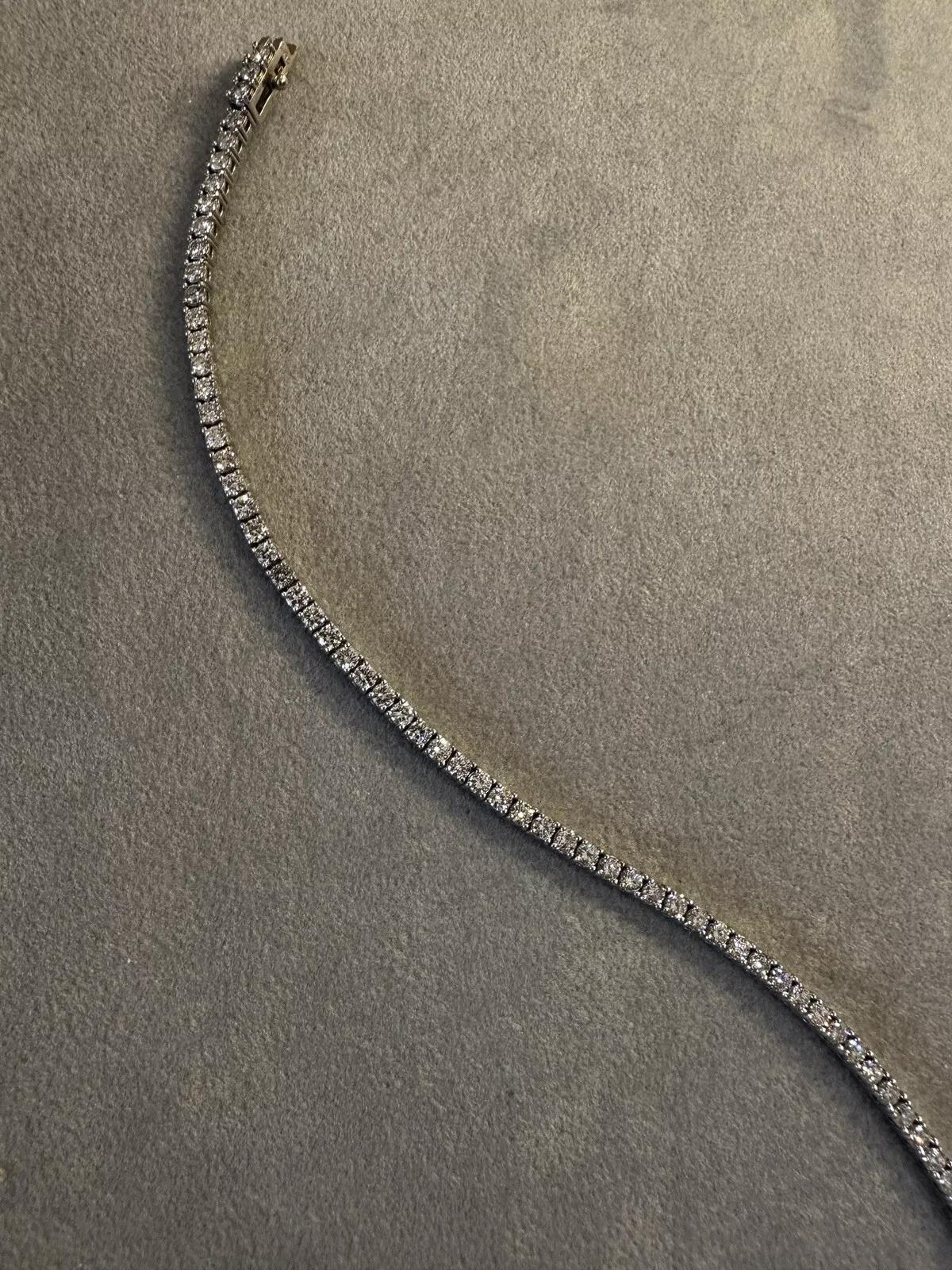 Round Brilliant Diamond Tennis Bracelet 2.90 cttw in 14k White Gold In Excellent Condition For Sale In La Jolla, CA