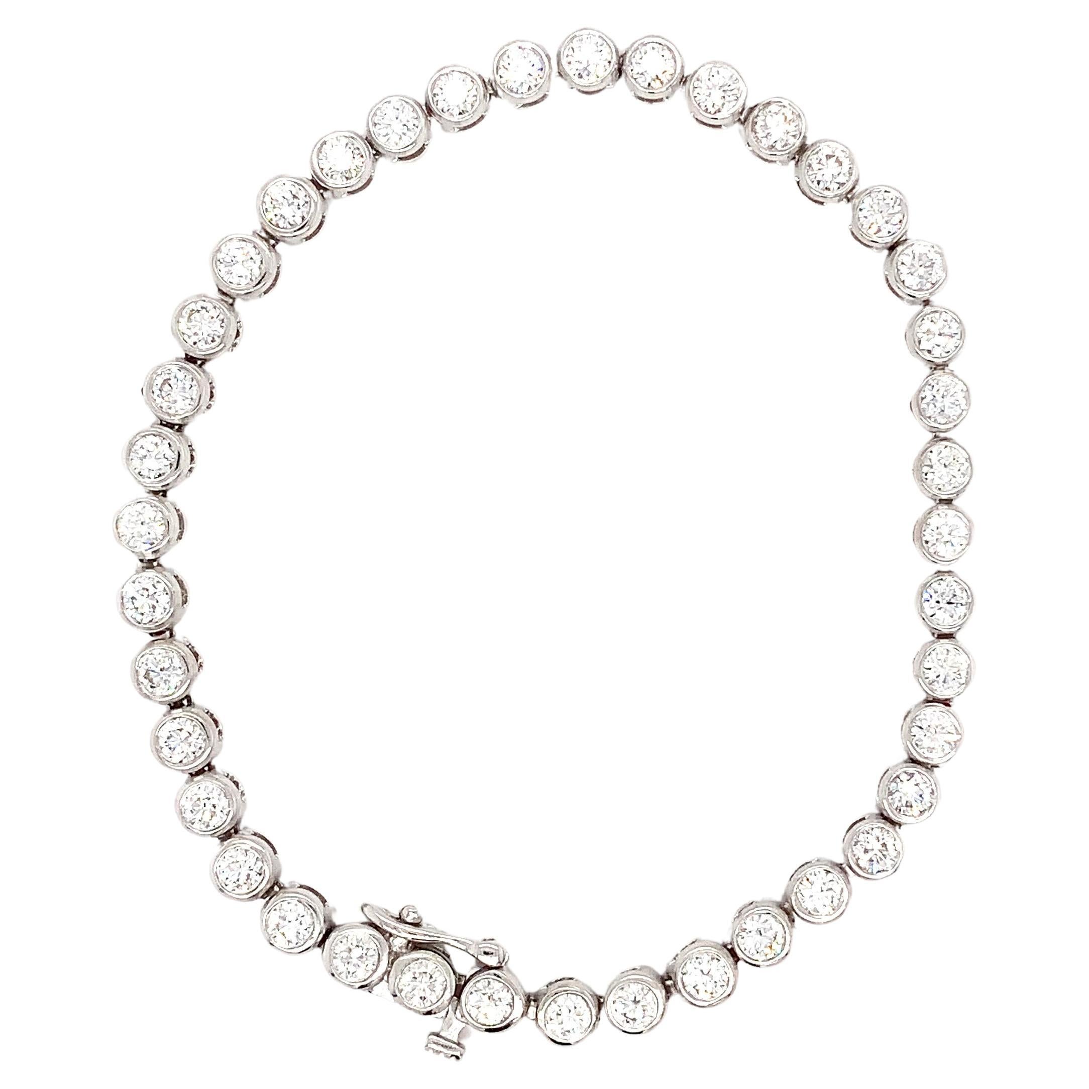 Round brilliant diamond tennis bracelet bezel rubover 18k white gold