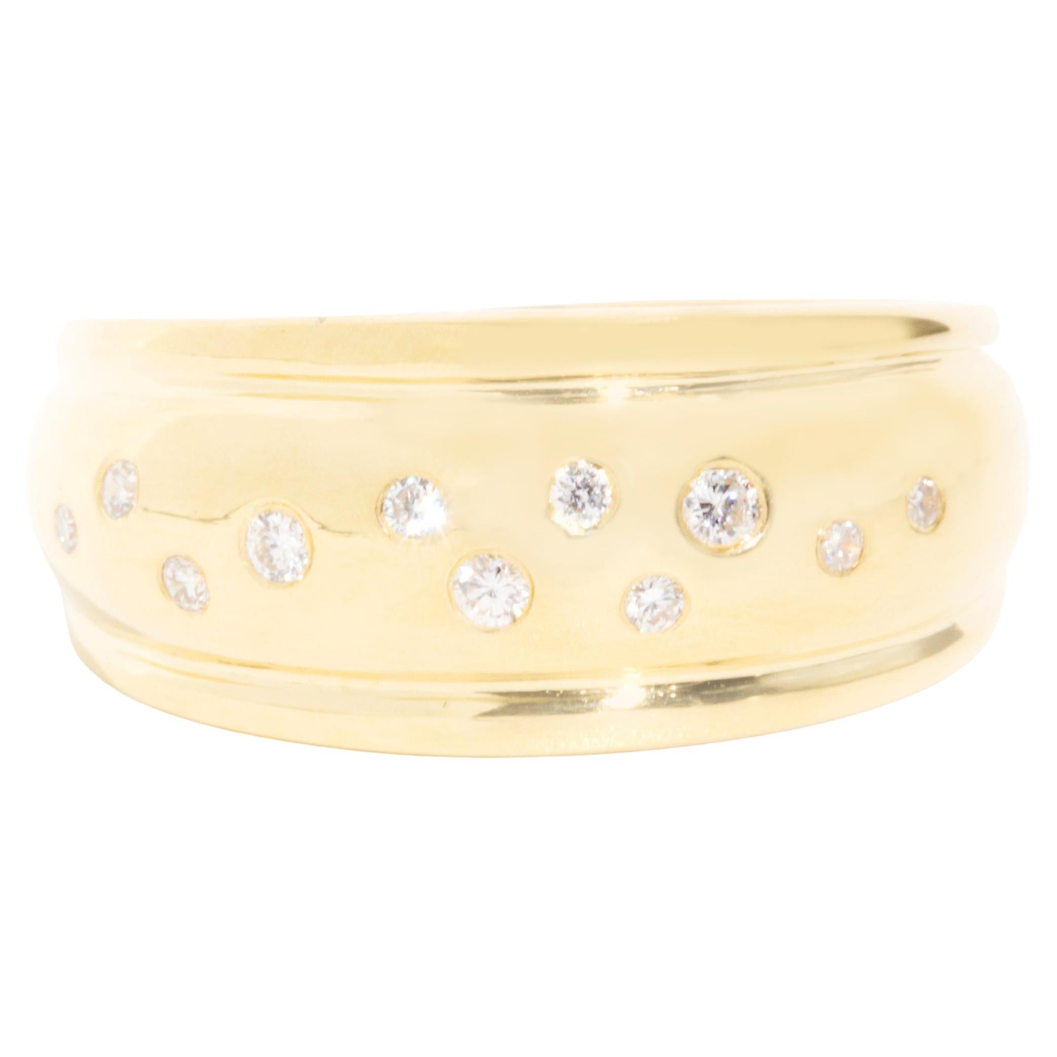 Round Brilliant Diamond Vintage Hammer Set Band Ring in 18 Carat Yellow Gold  For Sale