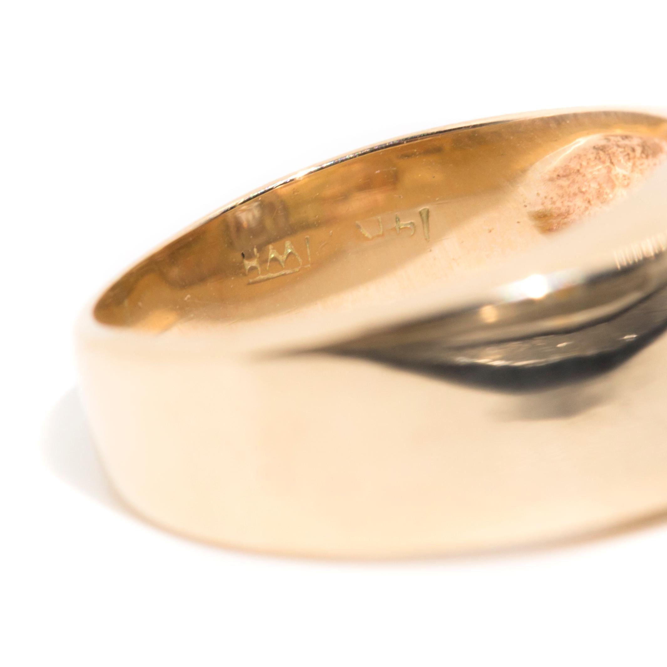 Round Brilliant Diamond Vintage Mens Vintage Signet Ring in 14 Carat Gold 4