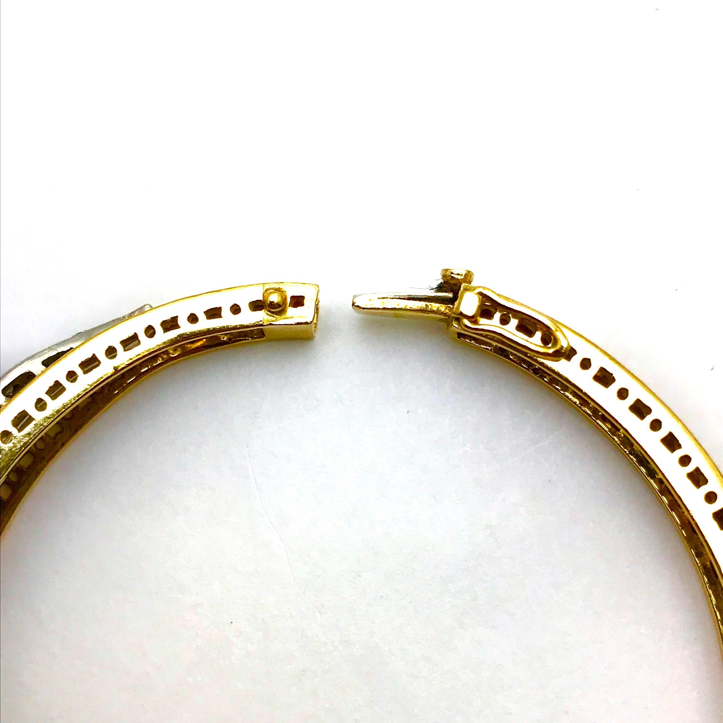 Round Brilliant Diamond White and Yellow Gold Wave Bangle Bracelet In Excellent Condition In Chevy Chase, MD