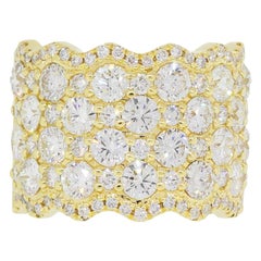 Round Brilliant Diamond Wide Scalloped Band