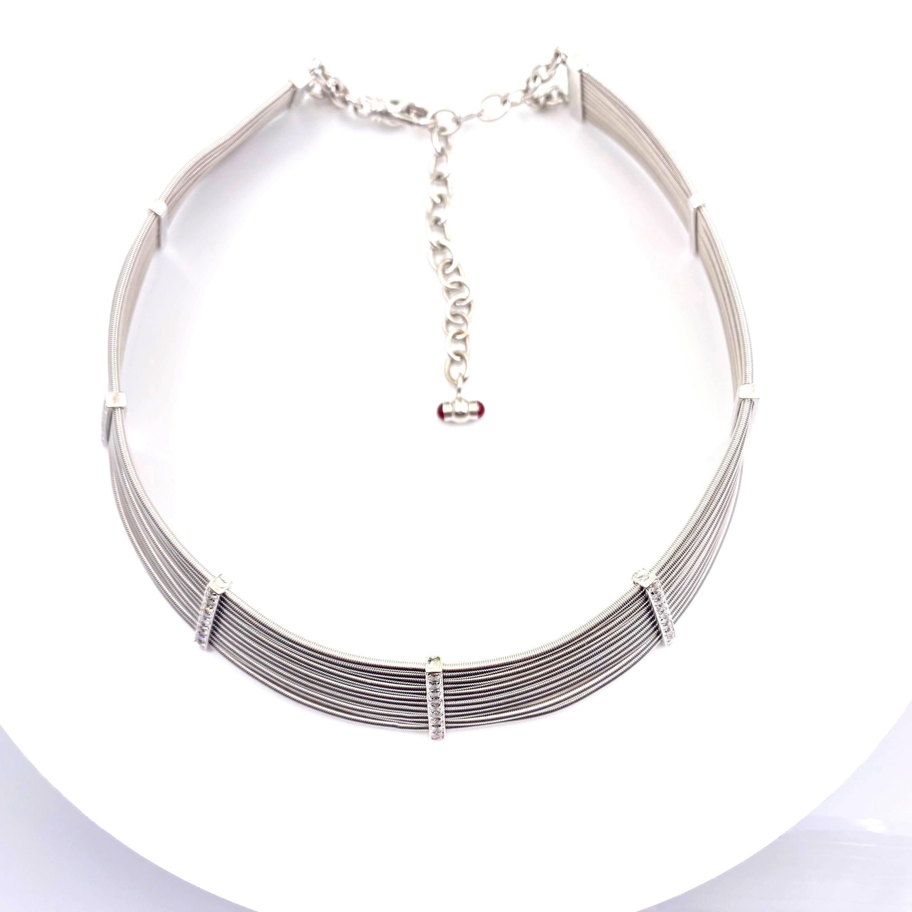 Round Brilliant Diamonds 1.75 Carat 18kt White Gold Cable Design Choker Necklace In Excellent Condition For Sale In San Diego, CA