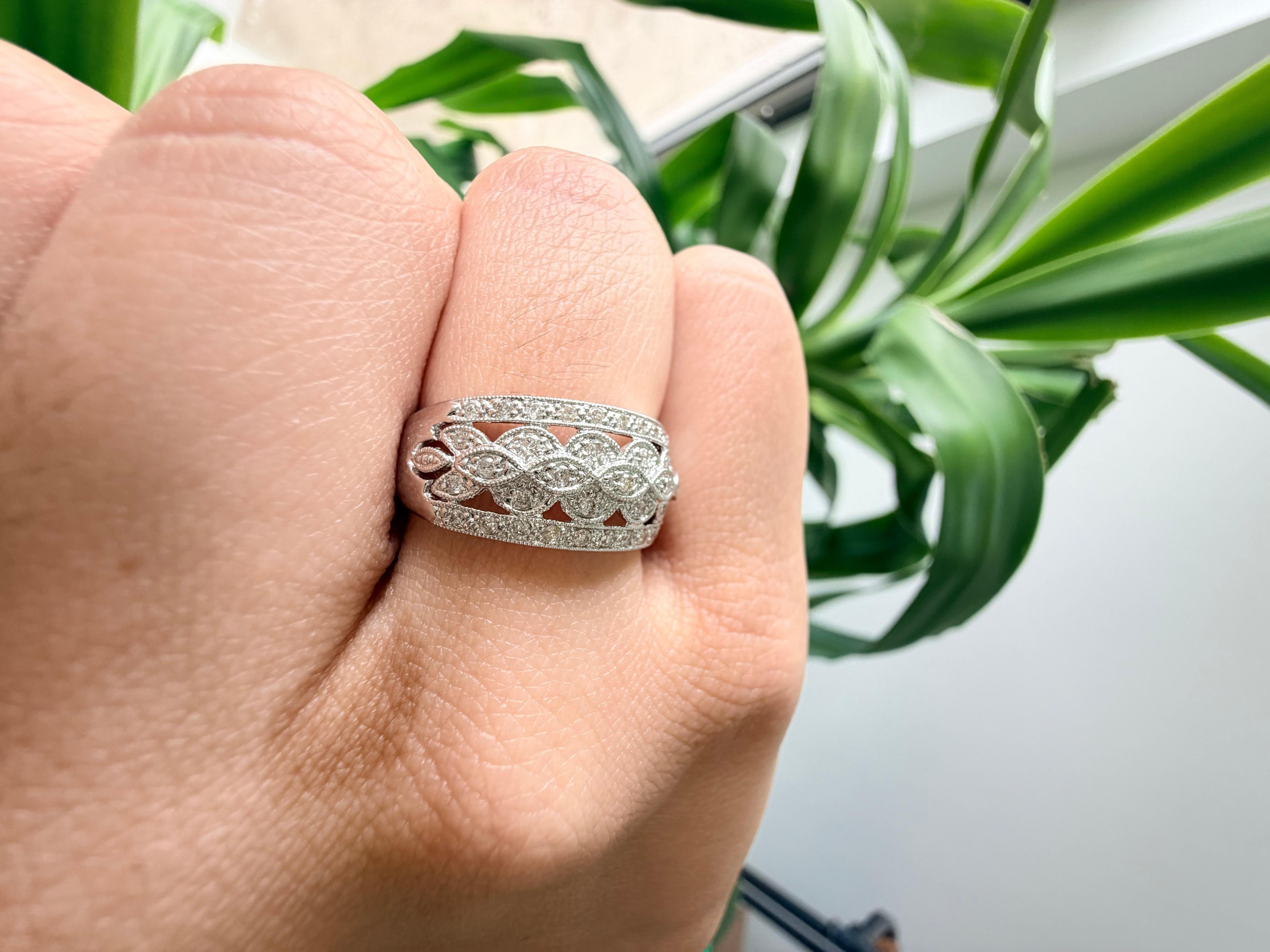 Diamanti tondi Brillianti in fascia d'oro bianco 14K In condizioni Nuovo in vendita a Houston, TX