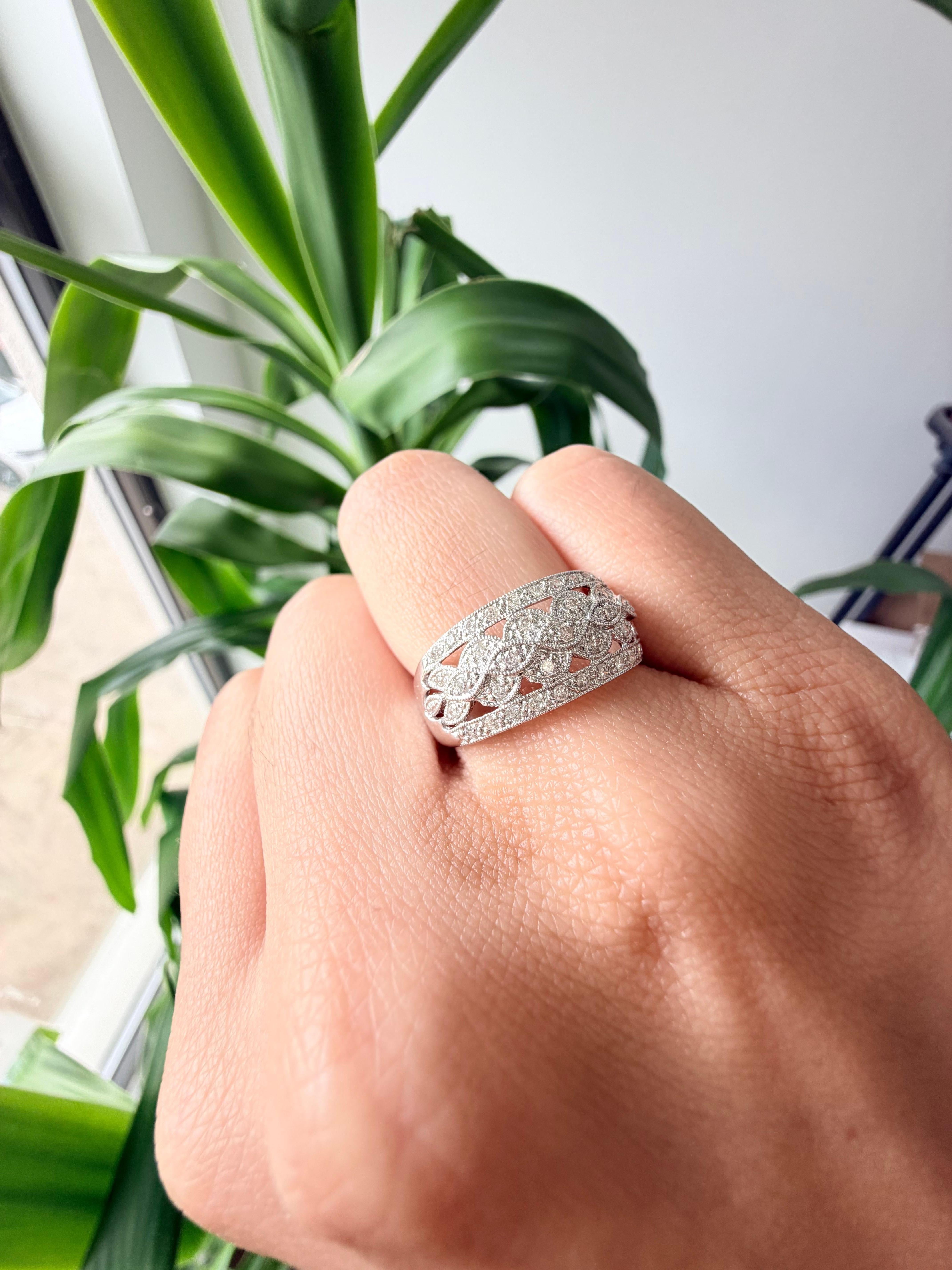 Donna Diamanti tondi Brillianti in fascia d'oro bianco 14K in vendita