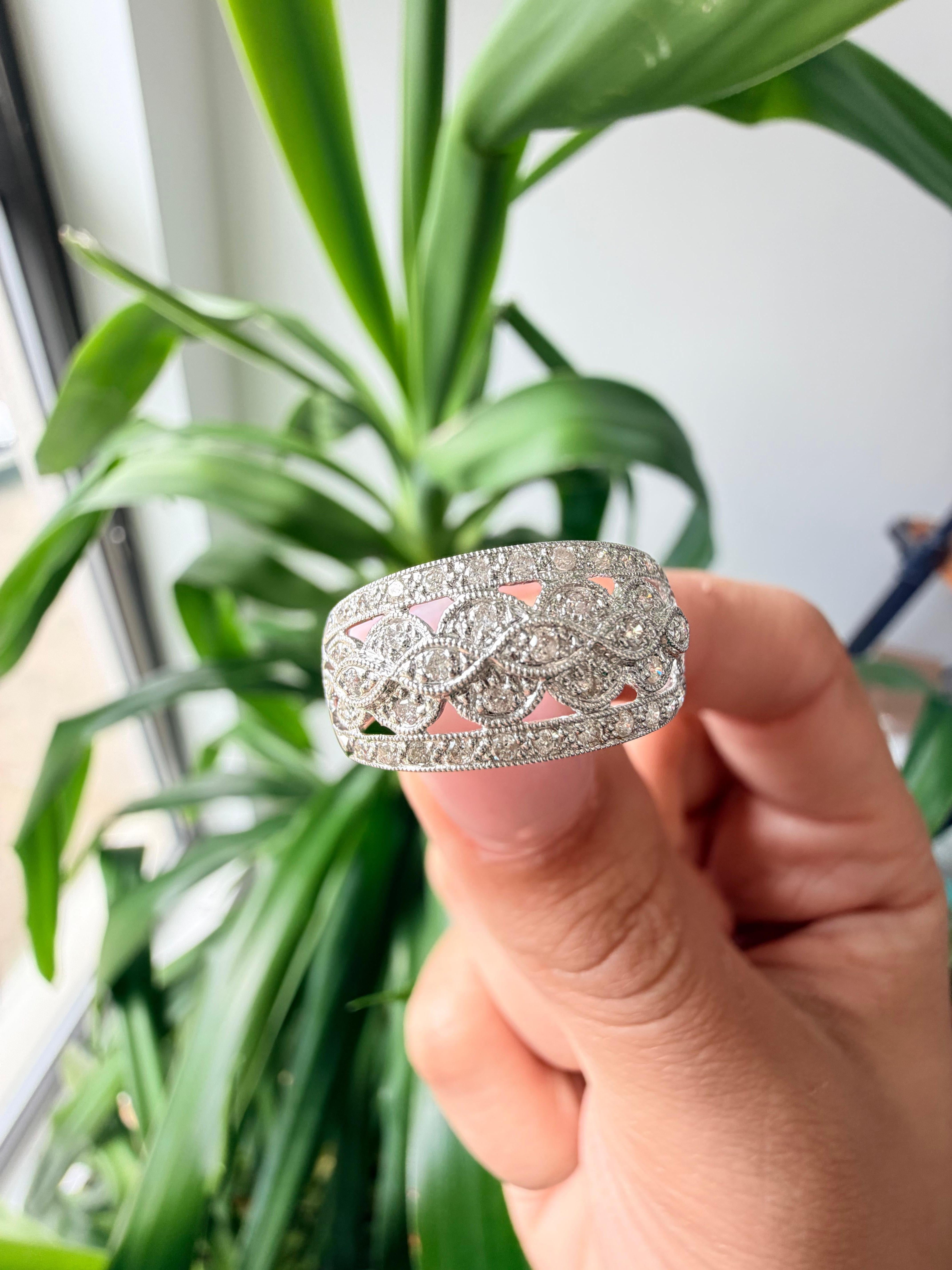 Diamanti tondi Brillianti in fascia d'oro bianco 14K in vendita 2