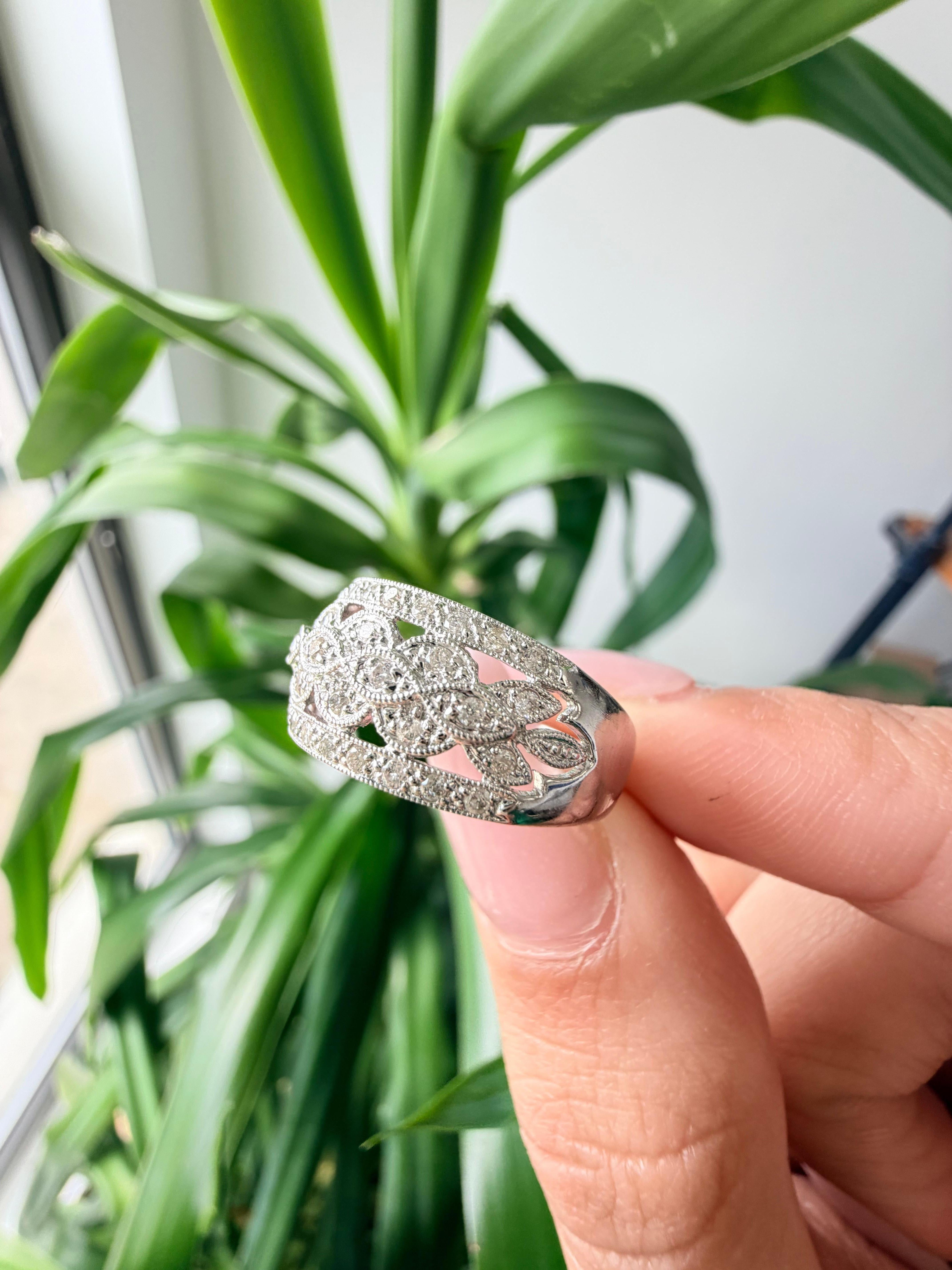 Diamanti tondi Brillianti in fascia d'oro bianco 14K in vendita 3