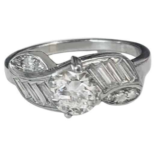 Round Brilliant Engagement Ring in Platinum, Center 0.95ct For Sale