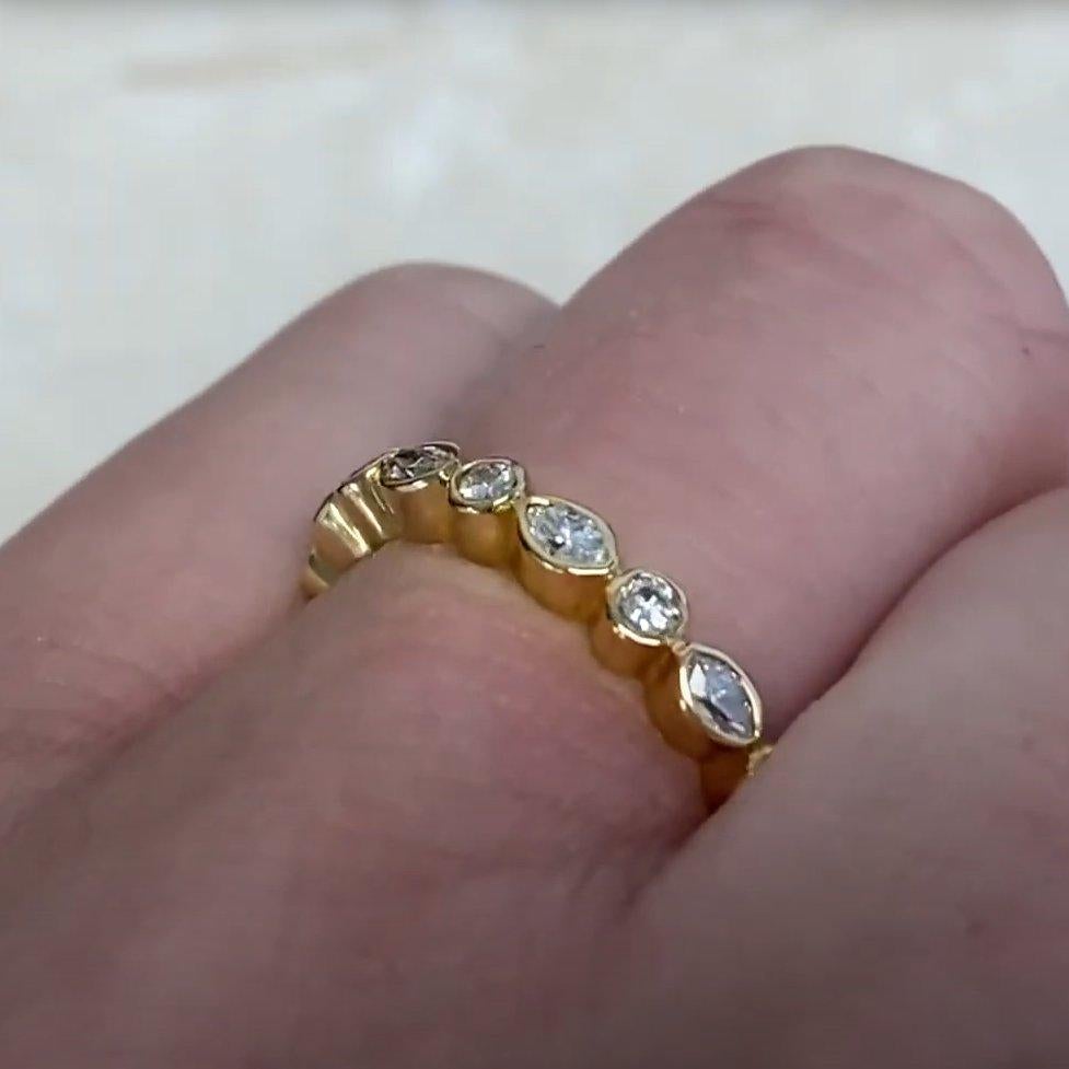 Round Brilliant & Marquise Cut Diamond Band (Approx 0.70-Carats) 18k Yellow Gold In Excellent Condition For Sale In New York, NY