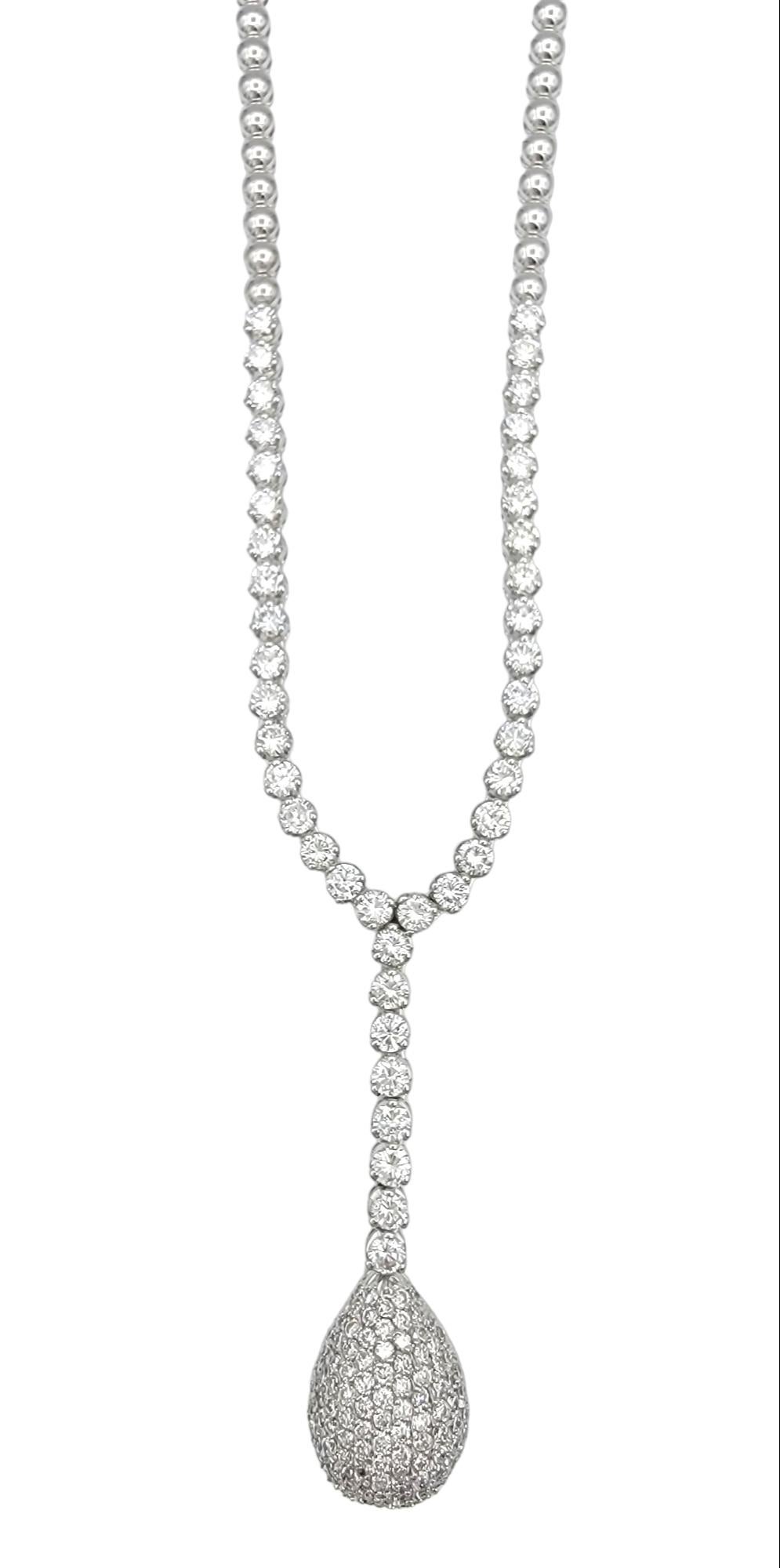 Round Brilliant Pavé Diamond Teardrop Lariat Necklace in 18 Karat White Gold In Excellent Condition For Sale In Scottsdale, AZ