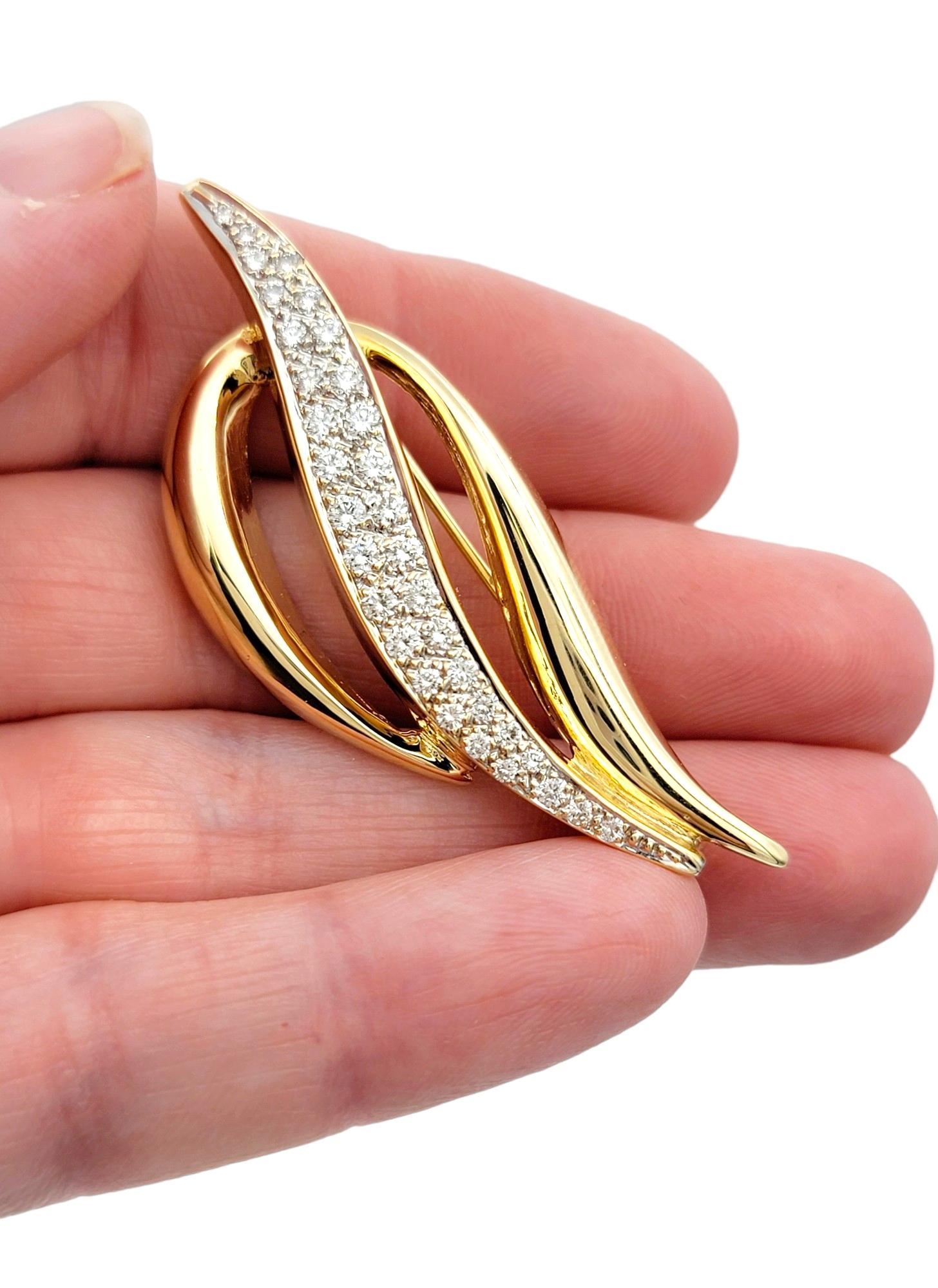 Women's Round Brilliant Pave Diamond Wave Design Brooch Set in 14 Karat Yellow Gold For Sale