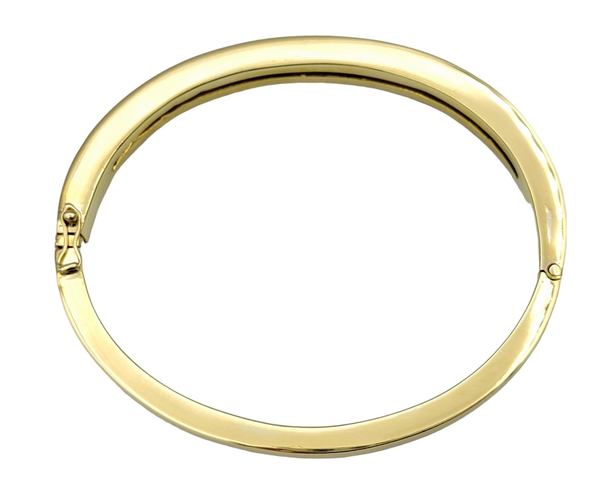 Round Brilliant Pavé Set Diamond Hinged Bangle Bracelet in 18 Karat Yellow Gold In Good Condition For Sale In Scottsdale, AZ