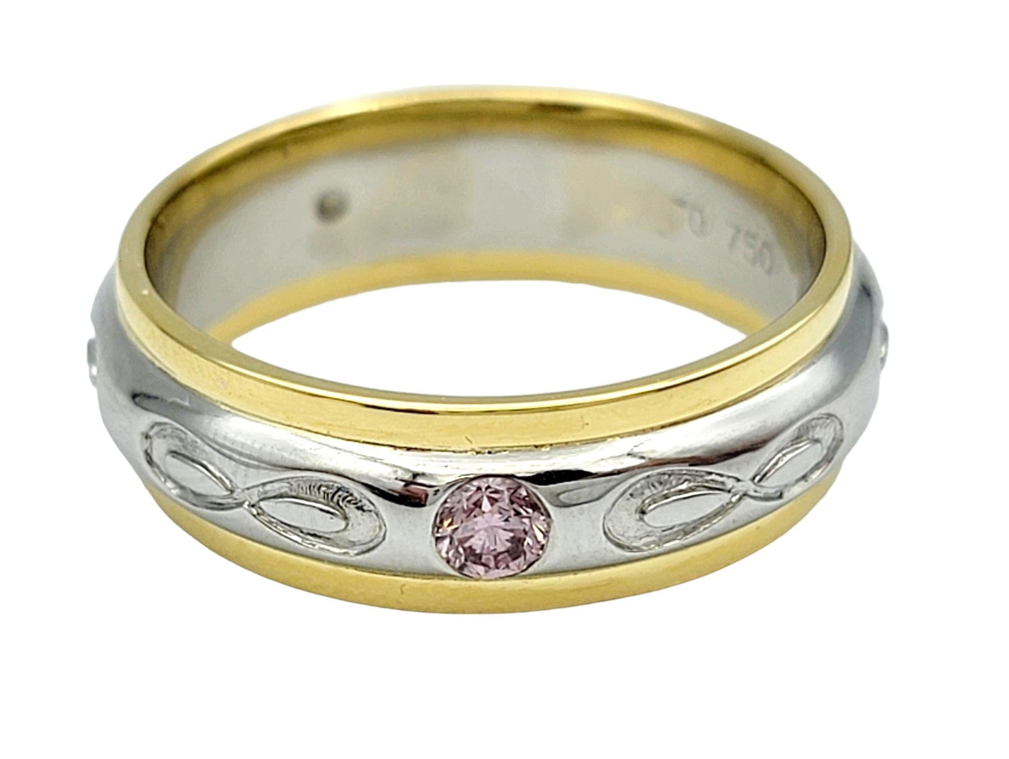 Round Brilliant Pink Diamond Band Ring Set in 18 Karat Yellow Gold and Platinum In Good Condition For Sale In Scottsdale, AZ