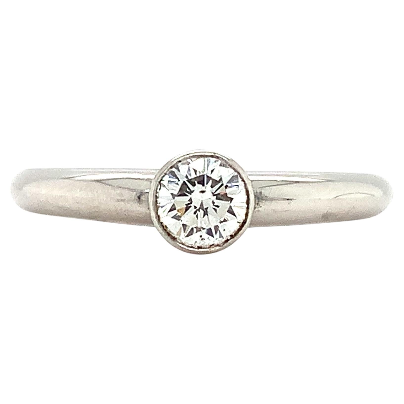 Round brilliant solitaire engagement ring bezel platinum