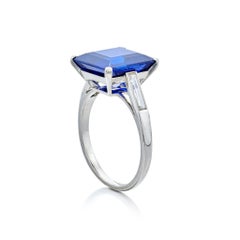 Emerald  Brilliant Statement Royal Blue Sapphire Gold Pure Sophistication