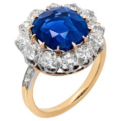 Round Brilliant Statement Royal Blue Sapphire 14K White Gold Pure Sophistication