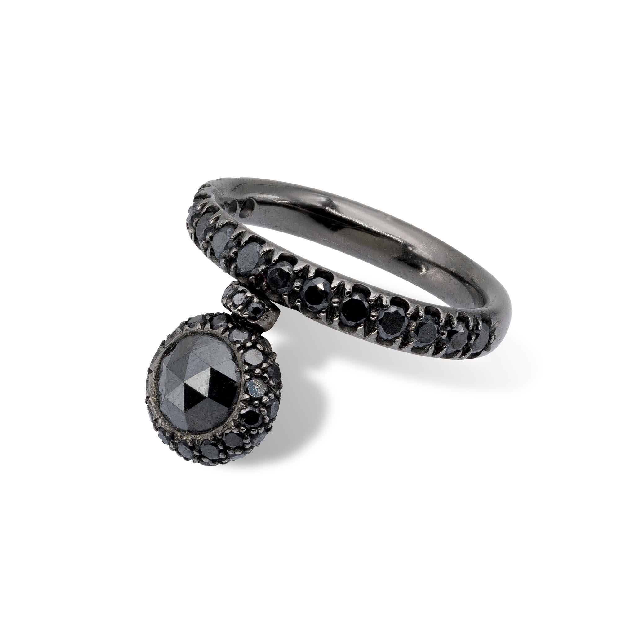 Round Cut 1.10 carats Round Briolé Cut Black Diamond d'Avossa Starry Night Collection Ring For Sale