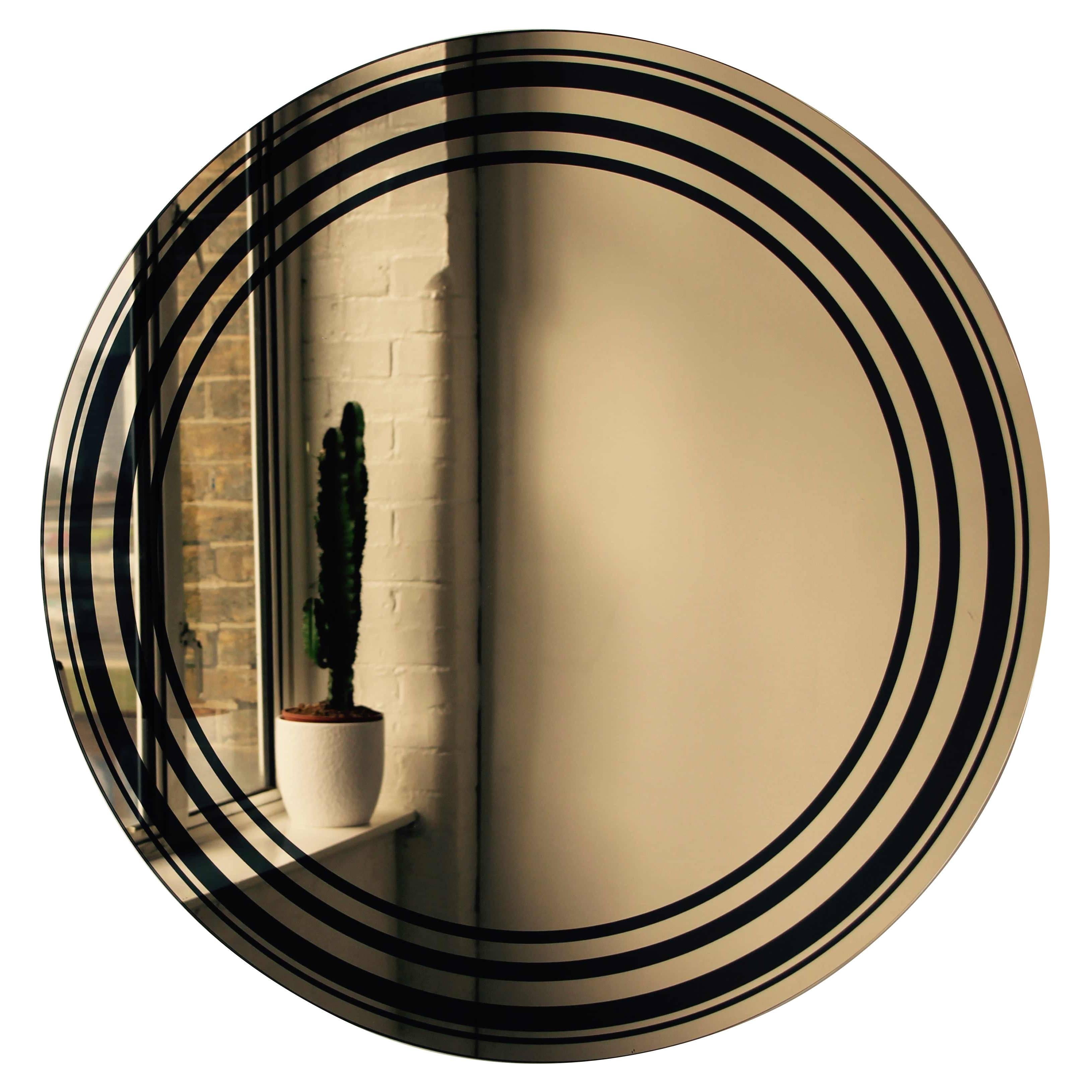 Miroir Undas rond en bronze gravé, Dia. 82cm / 32.2" en vente