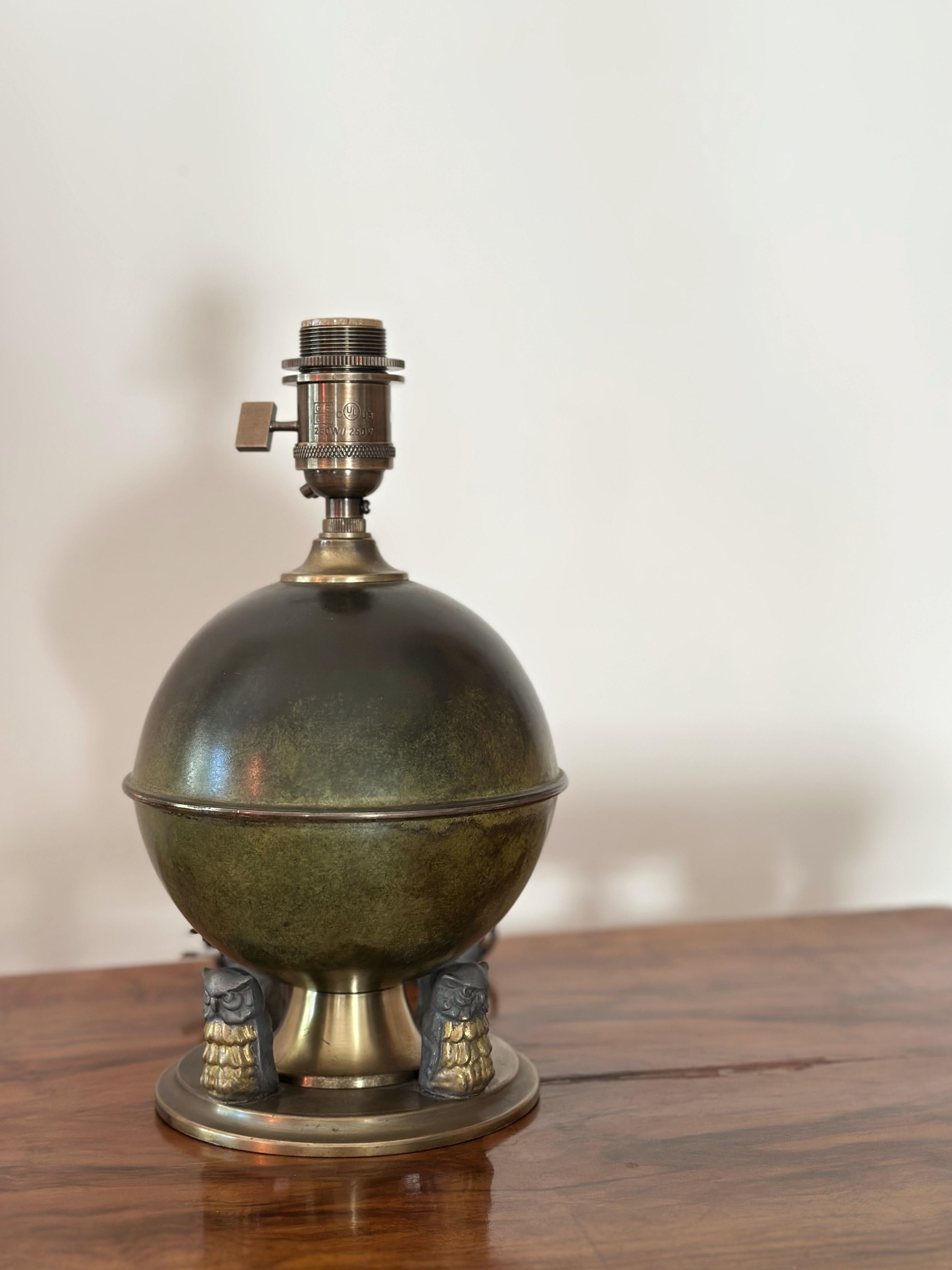 Round Bronze Table Lamp, 1930s Swedish Art Deco In Good Condition For Sale In Bromma, SE
