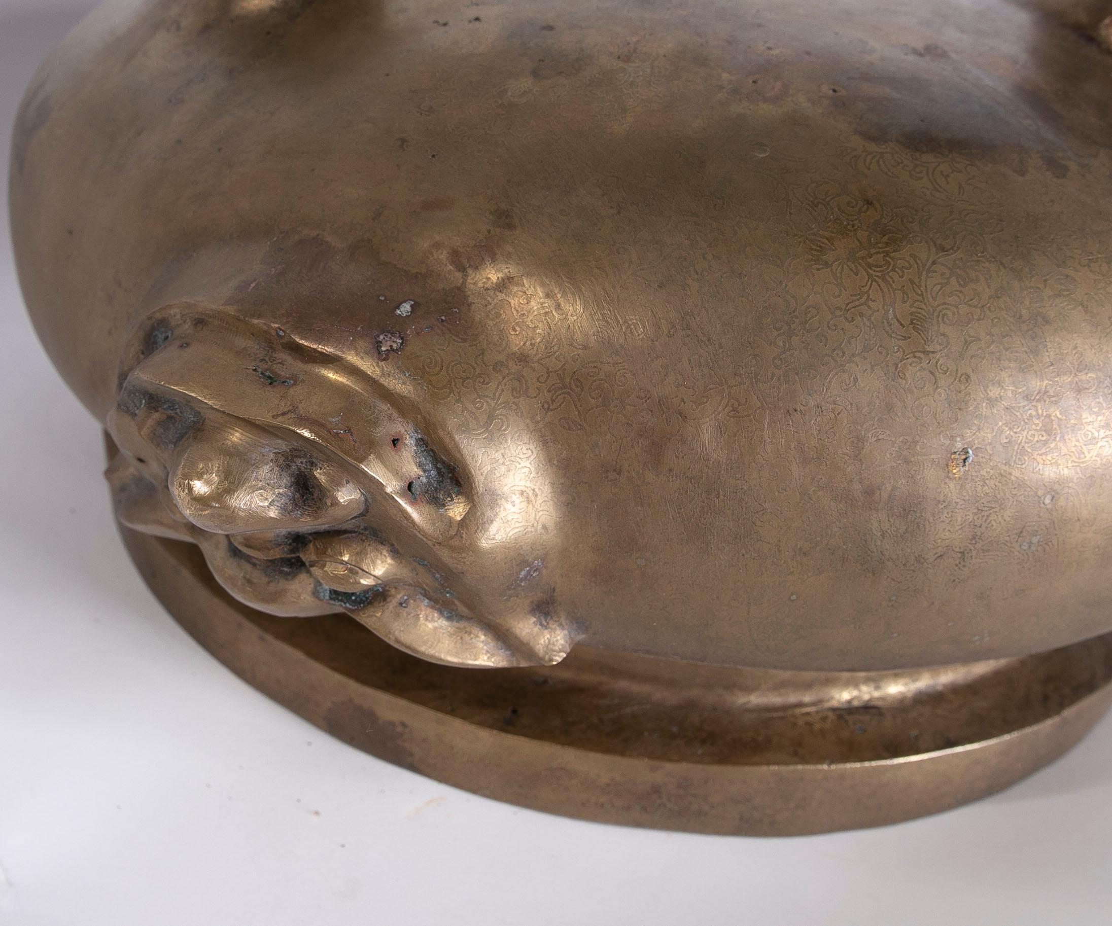 Round Bronze Vessel with Two-Sided Decoration and Foot-Shaped Feet For Sale 9