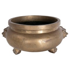 Round Bronze Vessel with Two-Sided Decoration and Foot-Shaped Feet
